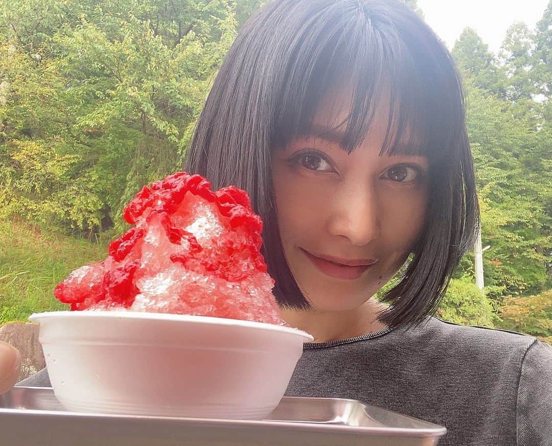 佐藤乃莉のインスタグラム：「一緒に食べよ🍧✨  #初かき氷#夏#japan#前髪ボブ」