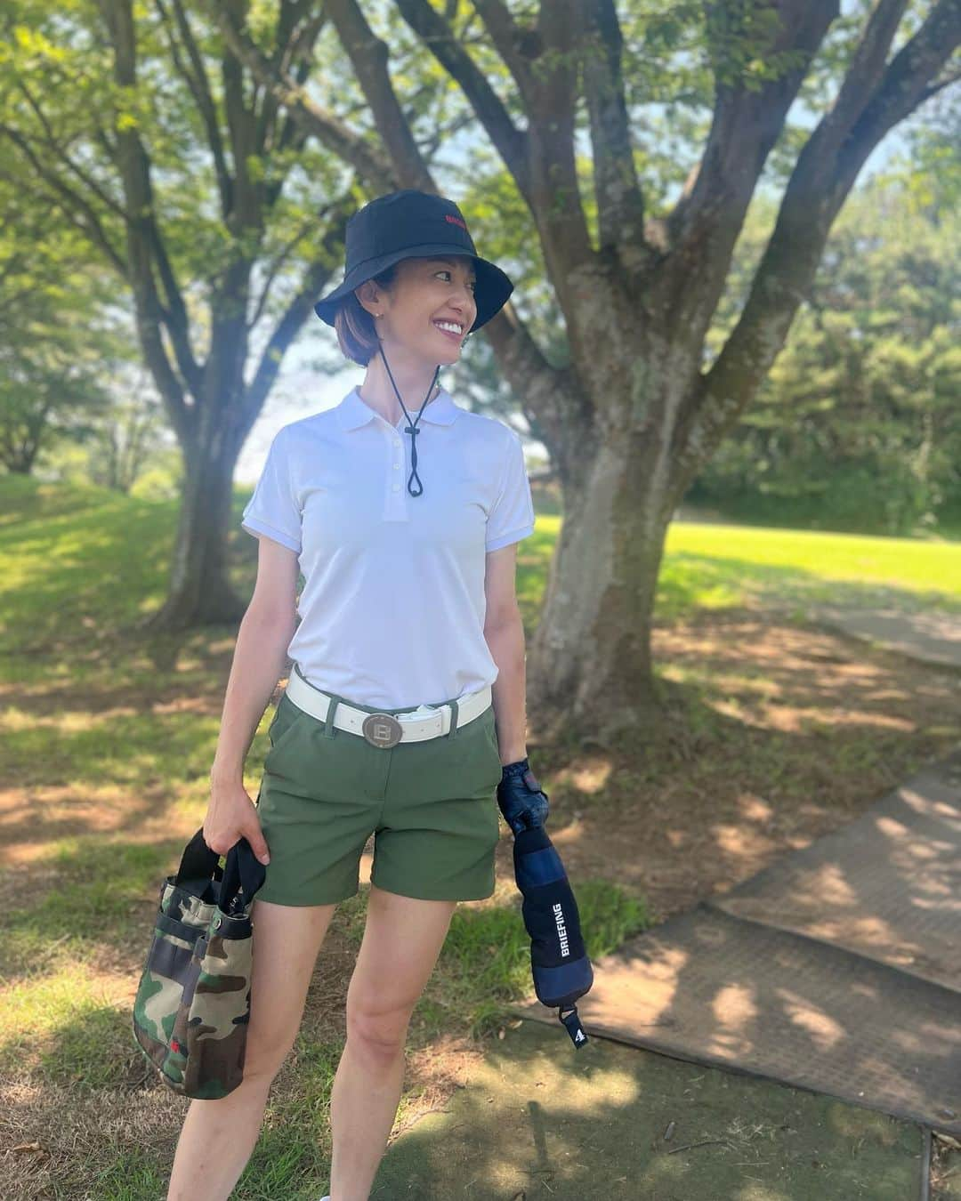 越智千恵子さんのインスタグラム写真 - (越智千恵子Instagram)「夫婦で夏ゴルフ⛳️ 夫婦でブリーフィング🏌️‍♀️🏌️‍♂️ @briefing_official  新作サンバイザーにハット、コスメキッチン監修のユニセックスコスメ(ポーチ付き)大活躍です👏  @briefing_official #briefing#ブリーフィング #golf#ゴルフ#ゴルフ女子#コスメ」8月29日 16時18分 - chieko_0224