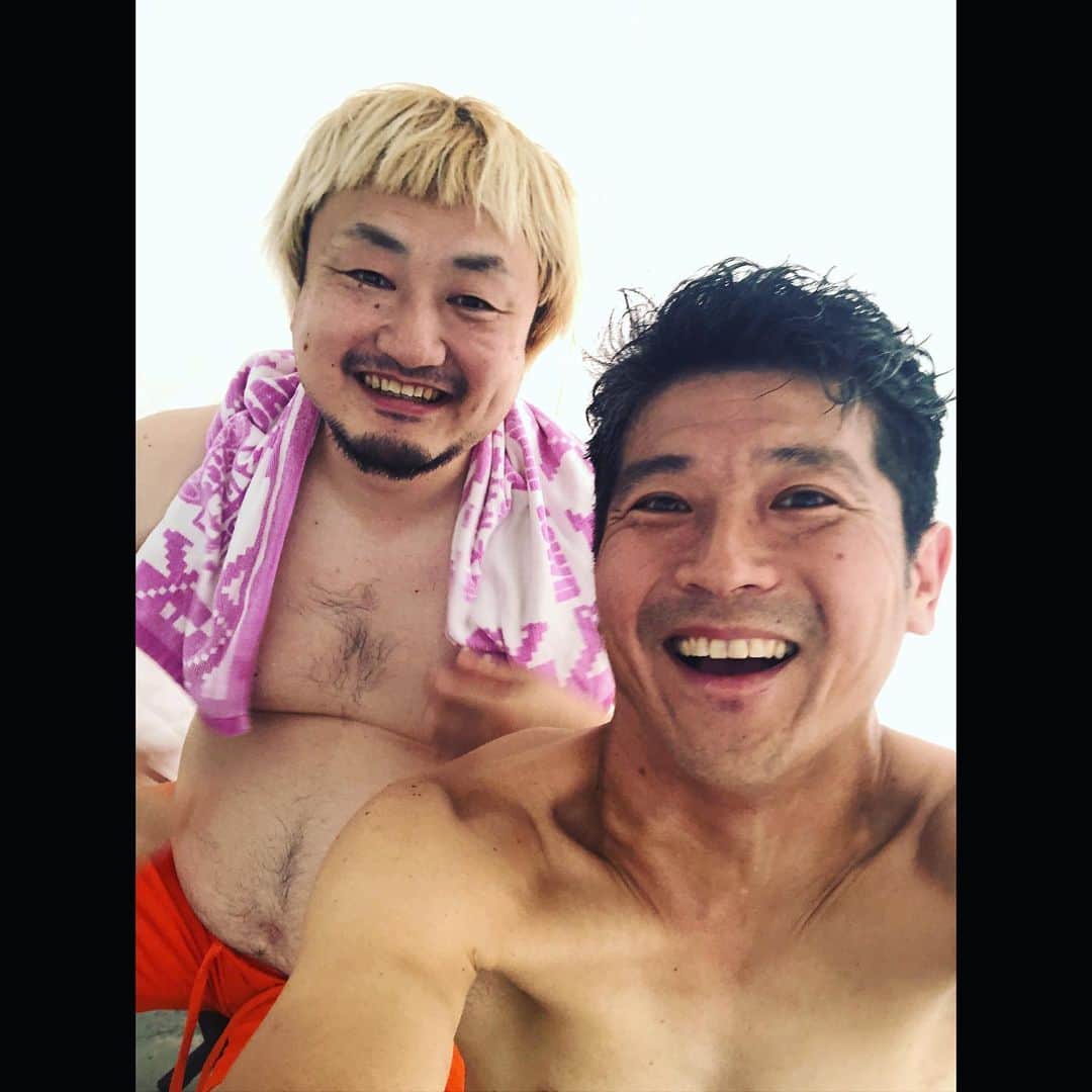 MONKYのインスタグラム：「昨日は兵庫県は龍野へ！  10月29日に龍野で、クラフトビールとテントサウナと音楽で最高に整っちゃおうっていうイベントを企画していて、現地下見に行ってきました。  テントサウナからの水風呂で整ってからのBBQという、至福の時間。  イベント詳細はこれから発表ですが、間違いなく最幸なイベントになります！！  10月29日、予定空けておいてください♫  @exotic_skates」