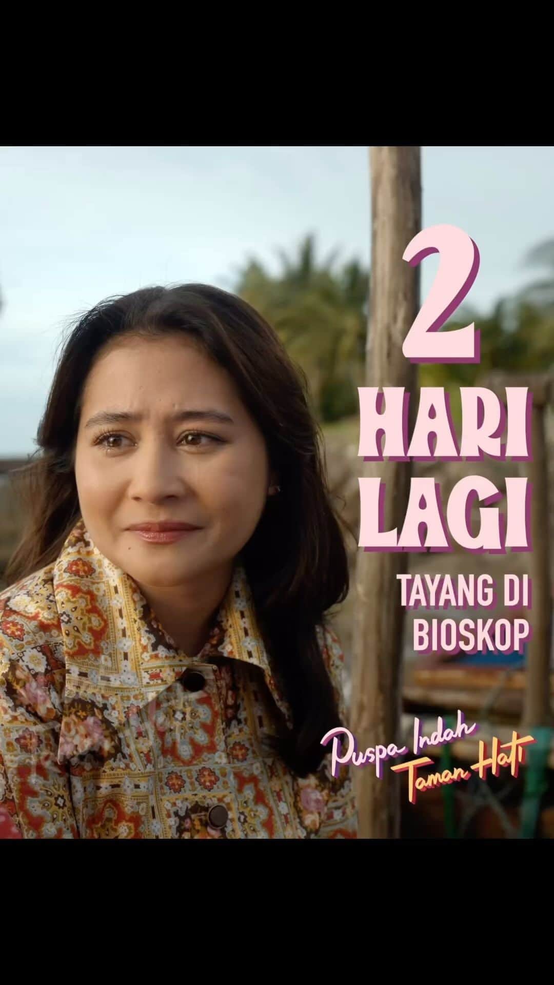 Prilly Latuconsinaのインスタグラム：「Emang boleh, Ratna se-ngarep itu sama Galih? Emang boleh, Galih jadiin Marlina se-pelampiasan itu?  Kalo udah mantan boleh gak sih gak usah ganggu dan jual air mata???!!!!   DUA HARI LAGI! PUSPA INDAH TAMAN HATI, tayang 31 Agustus di bioskop 💗  #PuspaIndahTamanHati」