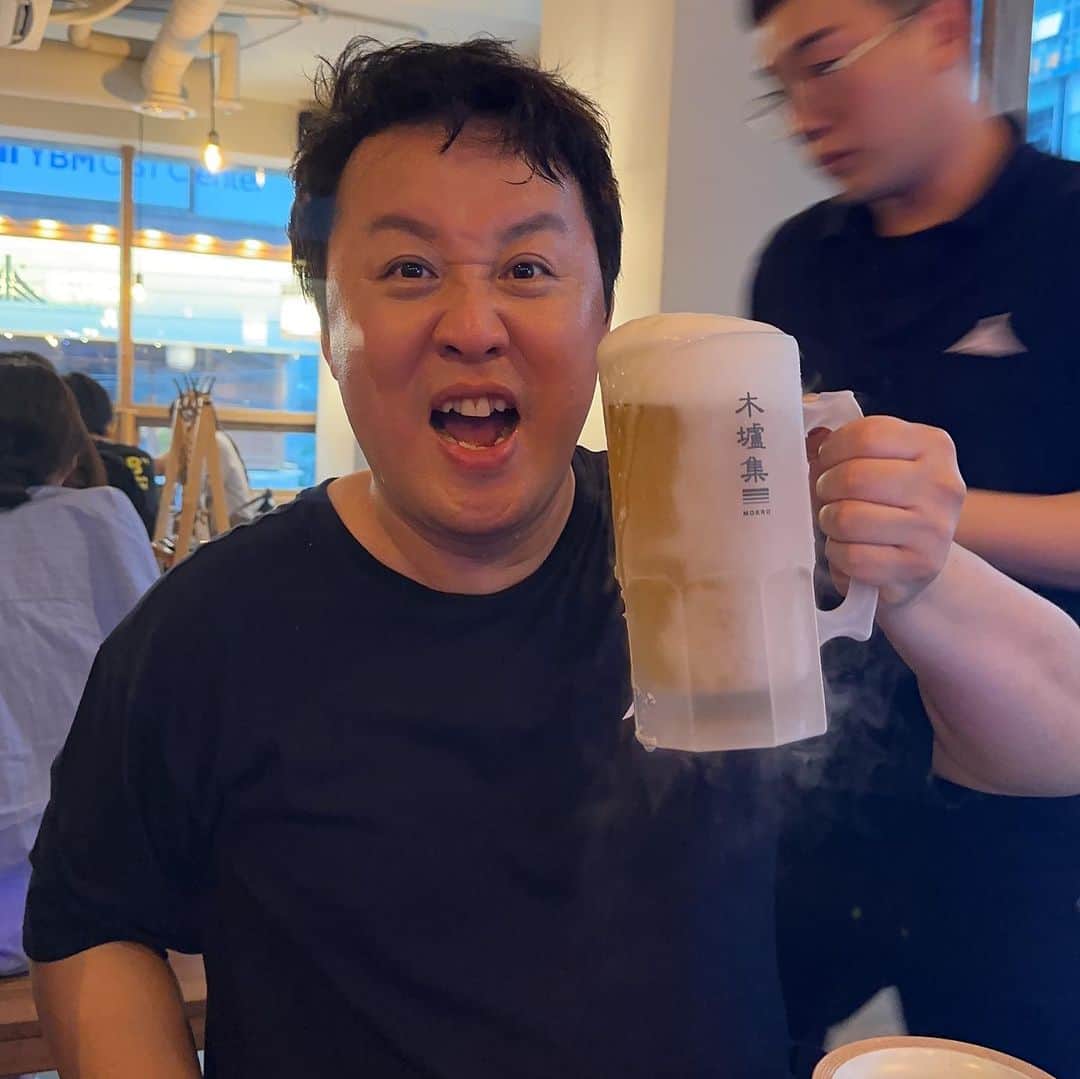チョン・ジュナさんのインスタグラム写真 - (チョン・ジュナInstagram)「여러분!!기억하시죠?!!제가 6월에 강남역에 새로 오픈했다고 홍보한!!!  ✨ 정준하와 함께하는 미식투어 EVENT✨ 요즘 강남에서 제일 핫하다는 주점 어로선 목로집 X 정준하 어로선 만선행에 탑승할 선원 구함😋  오직 단 하루! 강남역 한복판 만선행 어로선에서 즐기는 식신과의 미식 투어를 진행합니다.  오셔서 보다 저렴한 가격의 특별한 세트메뉴 구성과 함께 당첨 확률 99.9% 이벤트도 참여하고 식신과의 소통타임까지! 어로선 만선행에 탑승할 기회를 잡아보세요!  #어로선 정준하 2인세트 🐟 어로선 만선구이세트 + 어로선 옛날 떡볶이 + 어로선 백합탕 + 생맥주 500 2잔 49,900원!!  #어로선 정준하 4인세트 🦑 어로선 건어물타워 + 어로선 만선구이세트 + 어로선 옛날 떡볶이 + 어로선 명란감태오이 + 후라이드 치킨 반마리 + 어로선 백합탕 + 생맥주 500 4잔 99,900원!!  🎁 정준하와 함께하는 미식투어 이벤트 🎁 ✅ 일시 : 9/17(일) 오후 4시~7시 ✅ 장소 : 서울 서초구 강남대로 53길 7 2층 ‘어로선 목로집‘ ✅ 신청 기간 : ~9/11(월) 오전 10시까지 ✅ 모집 인원 : 2인 14팀 / 4인 15팀 모집 ✅ 참여방법 : 1) QR 인식 후 신청폼 작성 2) 덧글로 ‘참여 완료＇를 남기면 끝! ✅ 이벤트 당첨자 발표 : 9/11(월) 오후 중(개별 DM 연락 예정) ✅ 안내사항 :  ※ 당첨자에 한하여 개별 DM으로 예약금 입금 구좌 및 입금일정에 대한 자세한 안내 진행 예정입니다. ※ 노쇼 방지 및 원활한 행사 진행을 위해 신청하신 세트 메뉴 판매가를 완불해주셔야만 최종 선정이 완료됩니다.  많은 관심,사랑,집착 부탁드려요!!!👍❤️」8月29日 16時40分 - junha0465