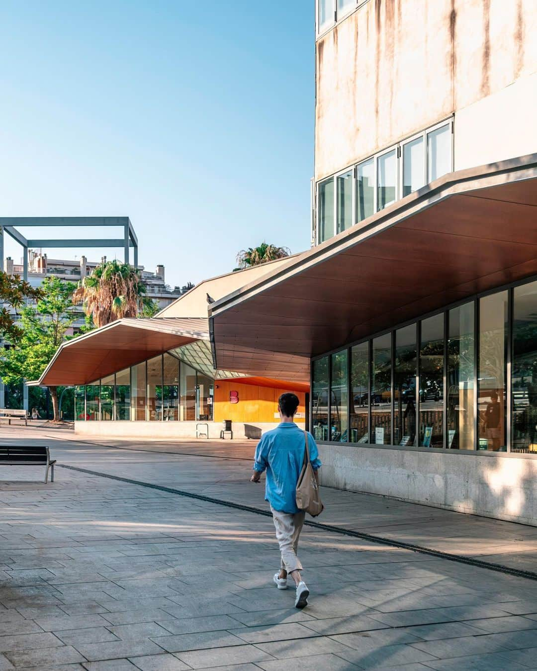 Nicanor Garcíaさんのインスタグラム写真 - (Nicanor GarcíaInstagram)「Polygonal waves : Ondas poligonales #nicanorgarcia @travelarchitectures #InSearchOfIncredible  Es increíble la evolución de los ordenadores, de grandes volúmenes fijos que ocupaban habitaciones… a estaciones de trabajo que puedes llevar cómodamente contigo y utilizar en cualquier lugar con completa libertad.  #CreateWithASUS @asus_es #ASUS #ProArt Studiobook 16 OLED H7604  The evolution of computers is incredible, from large fixed volumes that occupied rooms... to workstations that you can comfortably take with you and use anywhere with complete freedom.」8月29日 16時46分 - nicanorgarcia