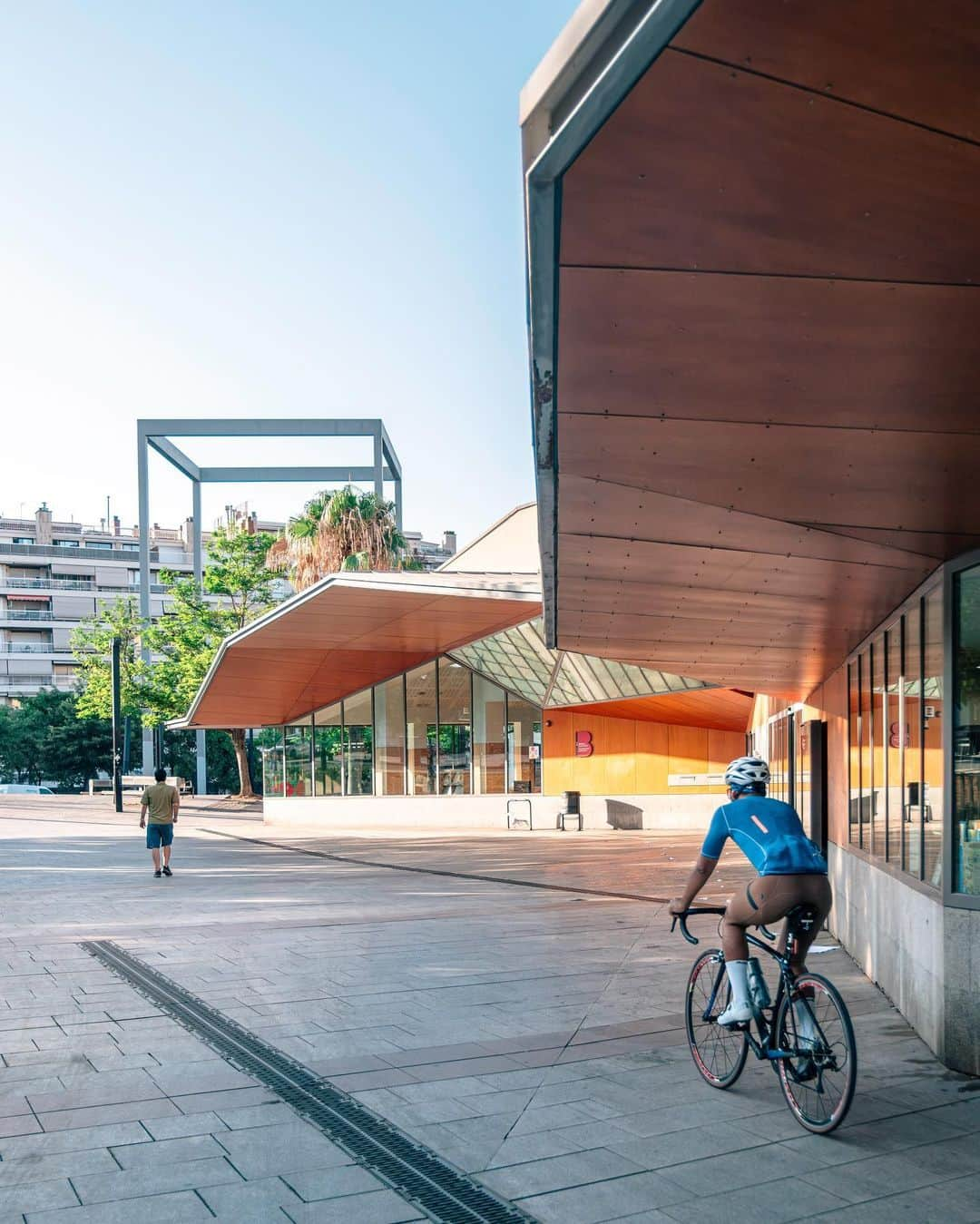 Nicanor Garcíaさんのインスタグラム写真 - (Nicanor GarcíaInstagram)「Polygonal waves : Ondas poligonales #nicanorgarcia @travelarchitectures #InSearchOfIncredible  Es increíble la evolución de los ordenadores, de grandes volúmenes fijos que ocupaban habitaciones… a estaciones de trabajo que puedes llevar cómodamente contigo y utilizar en cualquier lugar con completa libertad.  #CreateWithASUS @asus_es #ASUS #ProArt Studiobook 16 OLED H7604  The evolution of computers is incredible, from large fixed volumes that occupied rooms... to workstations that you can comfortably take with you and use anywhere with complete freedom.」8月29日 16時46分 - nicanorgarcia