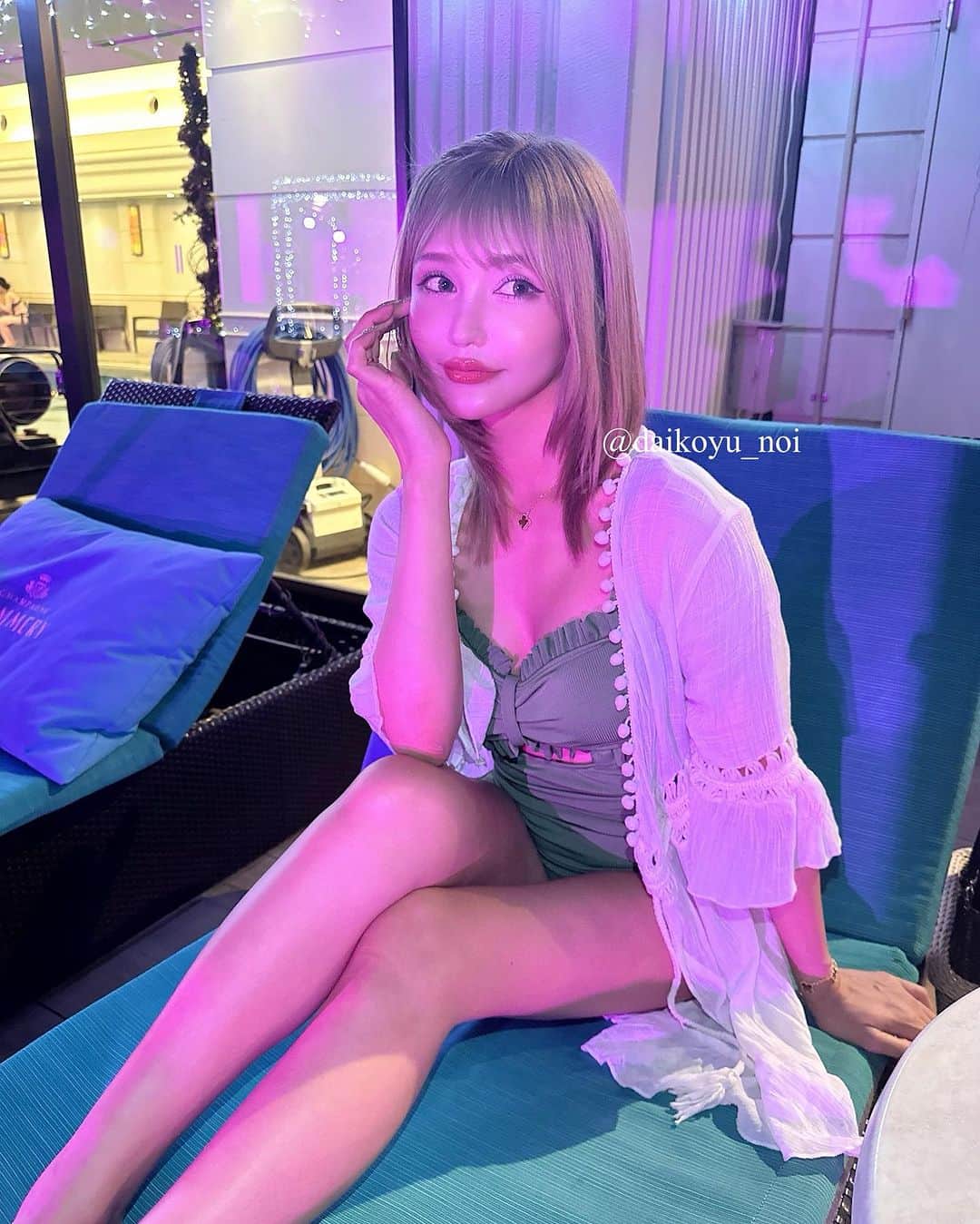 のいちゃんのインスタグラム：「. . ナイトプール👙🌙 . もう夏も終わるね🥺 大好きな夏が終わるのは悲しいけど 次の季節も楽しみに、最後の夏を 楽しんで終わらせよう🫶🏼💘 . . . #沖縄#水着#水着女子#tatoogirl  #afactory #ダウンタイム#nightpool #ナイトプール #ショートカット#シーシャ #vantyme#travel#summer#diet#sea#beauty#整形#豊胸#makeup#川越#大阪#北新地#ミナミ#東京#新宿#歌舞伎町#博多#錦#キャバ嬢#シーシャ#のいちゃん」
