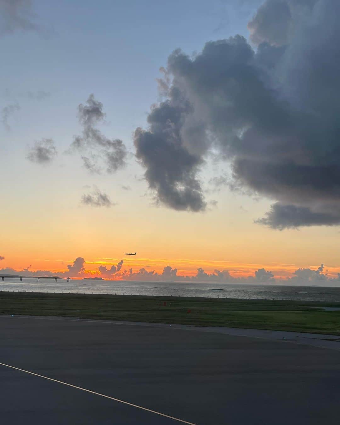 のインスタグラム：「✈️  新潟、京都、沖縄とロケに取材に濃い1週間でした。 沖縄では新しい相棒📷を持って(また買った)たくさん撮ったのでまた載せます☺︎  そしてスポナビYouTubeの企画"中川絵美里と野球" 第二弾の動画が配信されました。 今回は明徳義塾高校監督、そして侍ジャパンU-18監督も務める馬淵史郎さんにインタビュー。  3回にわたる動画になっていますが、U-18W杯に向けた選考基準、監督が考えた高校野球歴代ベストナイン、数々の名勝負の秘話など…名将にいろんな角度からお話を伺えてとても嬉しかったです。ファンにはたまらないお話もたくさんありました。 まず＃1 代表での活動について。ぜひご覧下さい！  #楽しかったロケ #移動の夏」