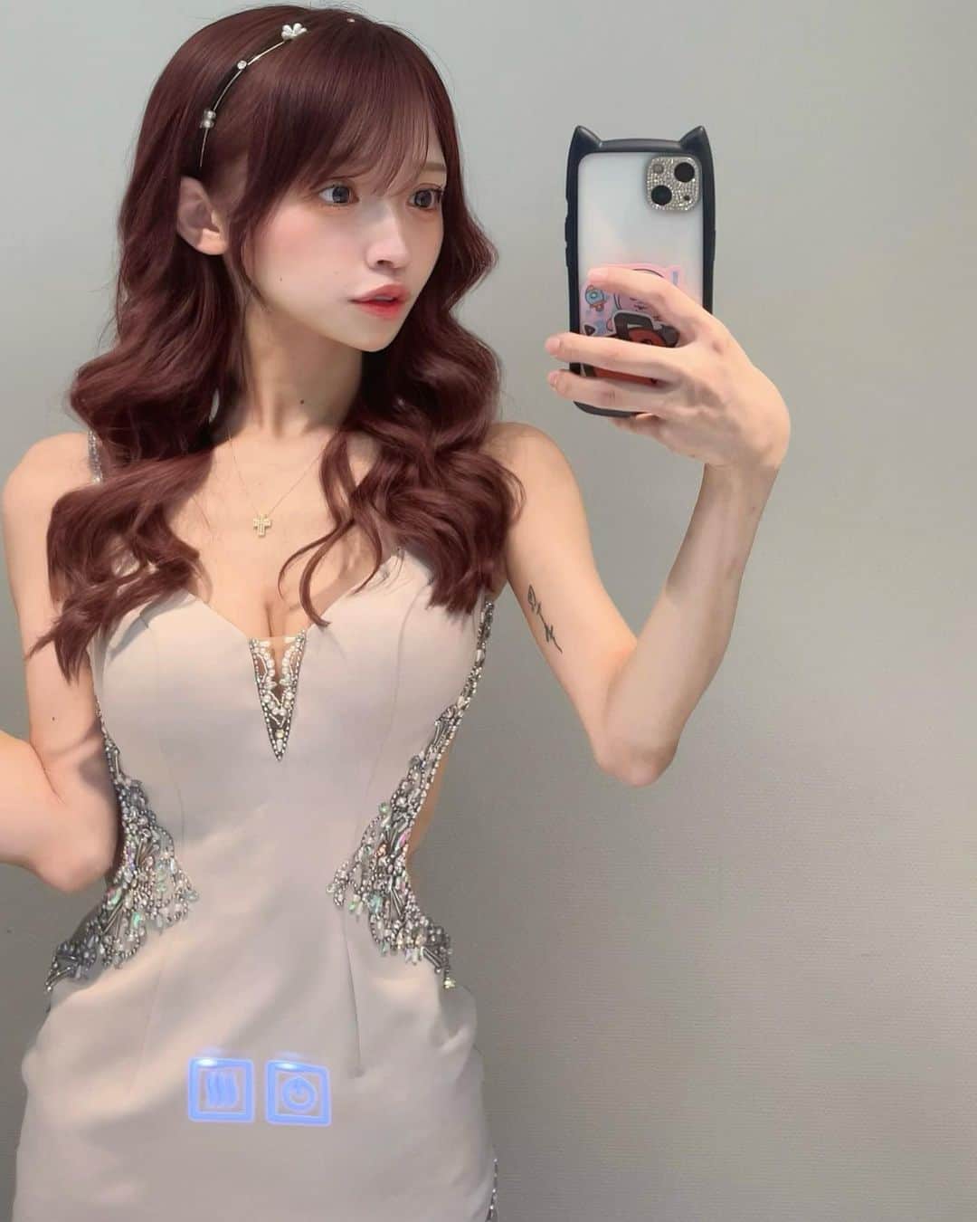 めたんのインスタグラム：「やっぱりふわふわ巻き下ろしにカチューシャが大好き🐱」