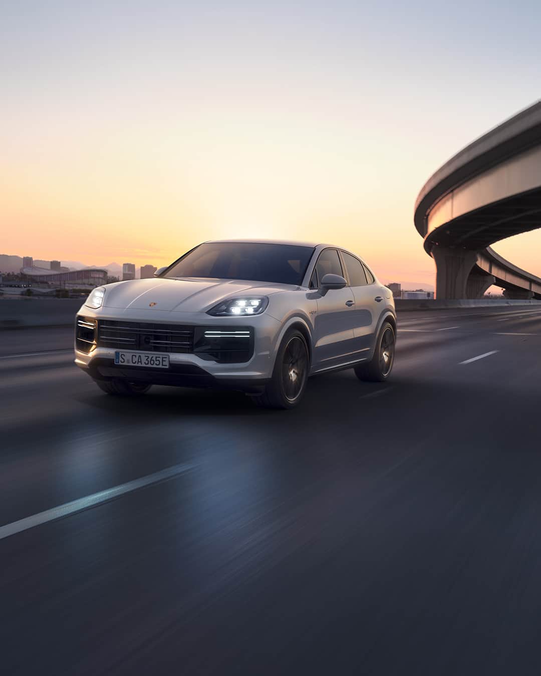 Porscheさんのインスタグラム写真 - (PorscheInstagram)「Plenty of space for endless exploration. Go further together with the new Cayenne Turbo E-Hybrid Coupé. __ Cayenne Turbo E-Hybrid Coupé: Fuel consumption combined in l/100 km: 2,0-1,7 (WLTP, weighted); CO2 emissions combined in g/km: 46-40 (WLTP, weighted); electricity consumption combined in kWh/100 km: 31,8-30,1 (WLTP, weighted); electric range according to WLTP in km: 70-72 (EAER) · 76-81 (EAER city) | https://porsche.click/DAT-Leitfaden | Status: 08/2023」8月29日 17時00分 - porsche