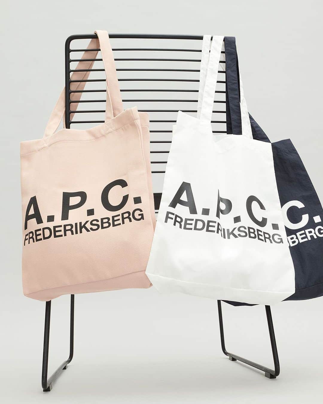 アーペーセーのインスタグラム：「CPH! We've opened our doors to a new location in your city.  See you there.  A.P.C. FREDERIKSBERG Værnedamsvej 8 1619 København Denmark  #APCParis」
