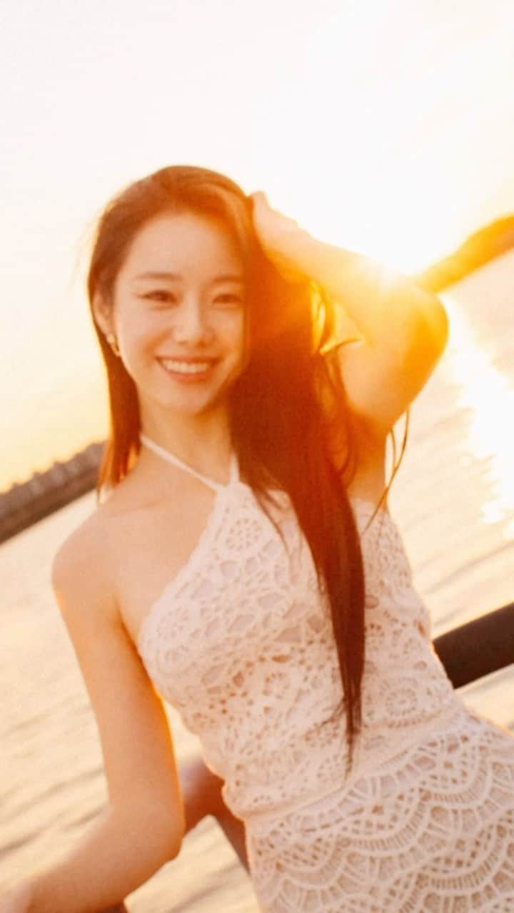 イ・シウォンのインスタグラム：「In my golden hour 🌅✨」