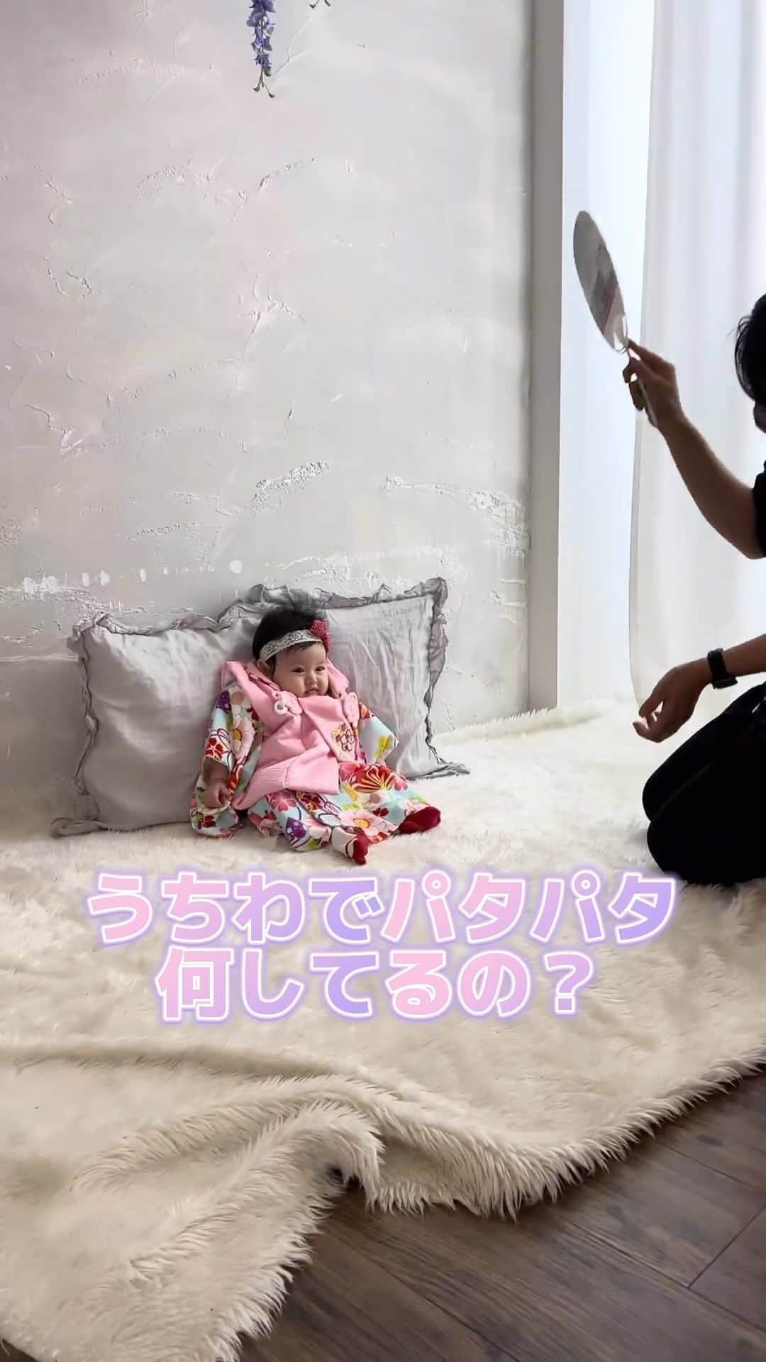 のインスタグラム：「"DMから簡単予約の方法📸 ①お名前 ②予約希望日時 をつぶやいてくださいね☺️  忙しいママも簡単予約はInstagramがぴったり✨  〈他の予約方法↓〉 🟡Web予約は、プロフィール欄からリンクをクリックして予約をしてくださいね。  🟢公式ライン【STDIOCARATT】で検索して予約もできます。  店舗住所：〒542-0081 大阪府大阪市中央区南船場3丁目5-15　コクミン心斎橋ビル5F 電話番号： 050-1864-0631"  #キャラット　#スタジオキャラット　#カメラスタジオキャラット　#studiocaratt #caratt #七五三　#七五三撮影　#七五三ママ　#七五三へア　#七五三写真　#七五三家族写真　#心斎橋フォトスタジオ　#心斎橋写真館　#心斎橋写真スタジオ　#南船場　#大阪フォトスタジオ」