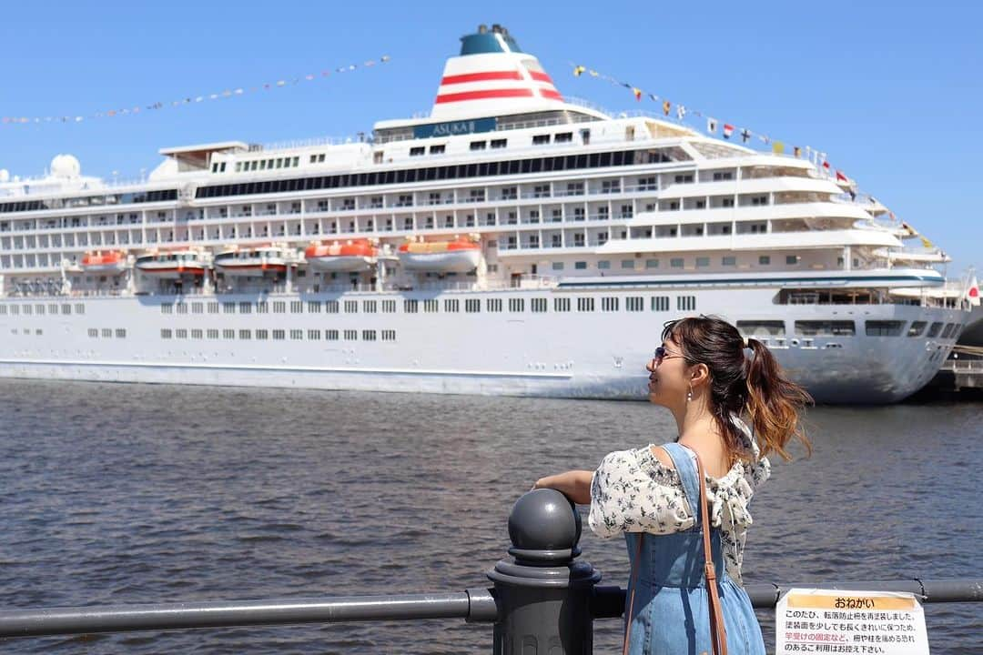 鈴木のぞみのインスタグラム：「夏の暑い日でも海に出ると潮風が気持ちよくて涼しい気分を味わえる🌊  でも横浜はあんまり潮の香りはしないよね(笑)  #ファンダー越しの私の世界  #みなとみらい #赤レンガ倉庫 #撮影会 #撮影会モデル #のぞみん #夏の思い出」