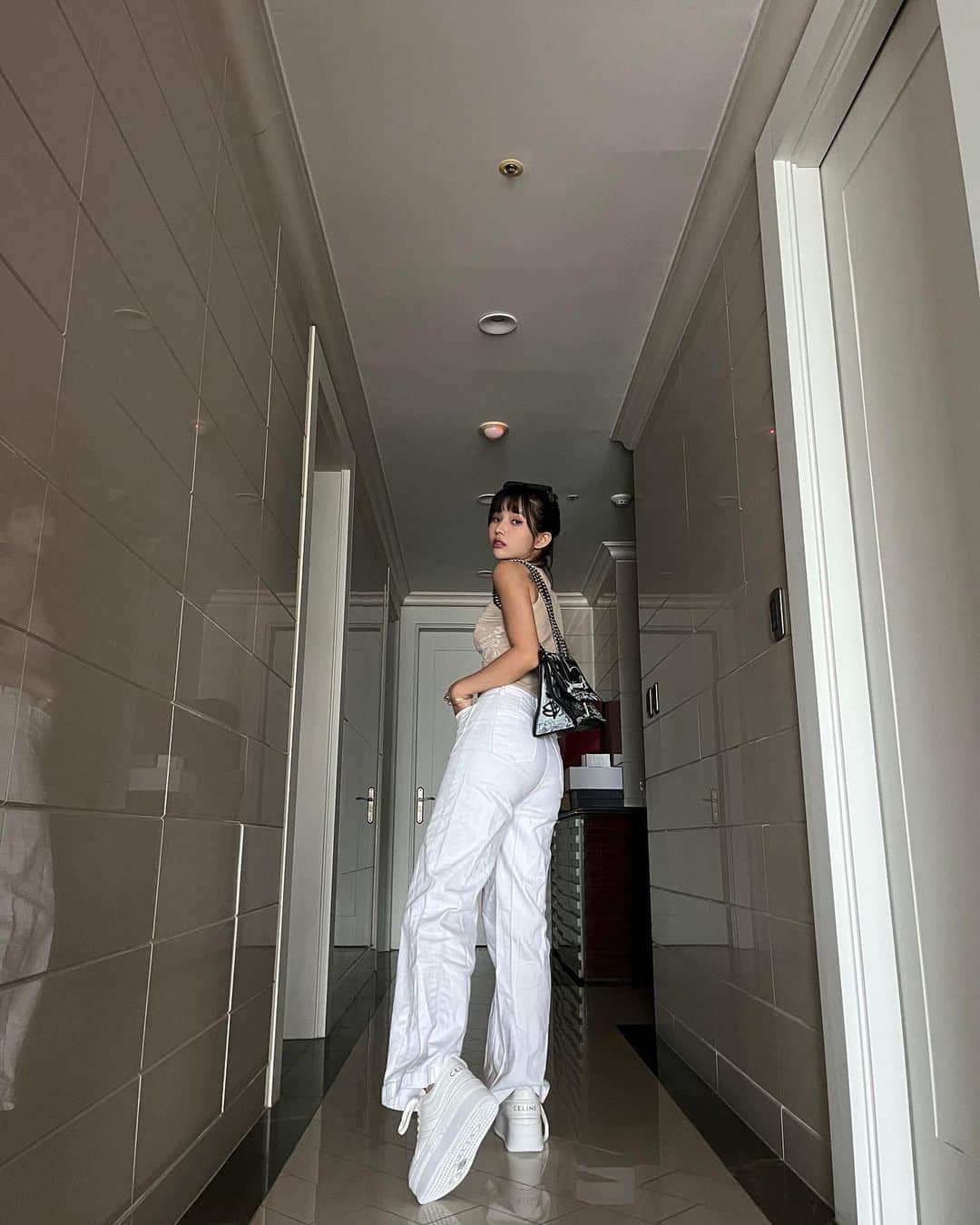 ソヨンのインスタグラム：「😎」