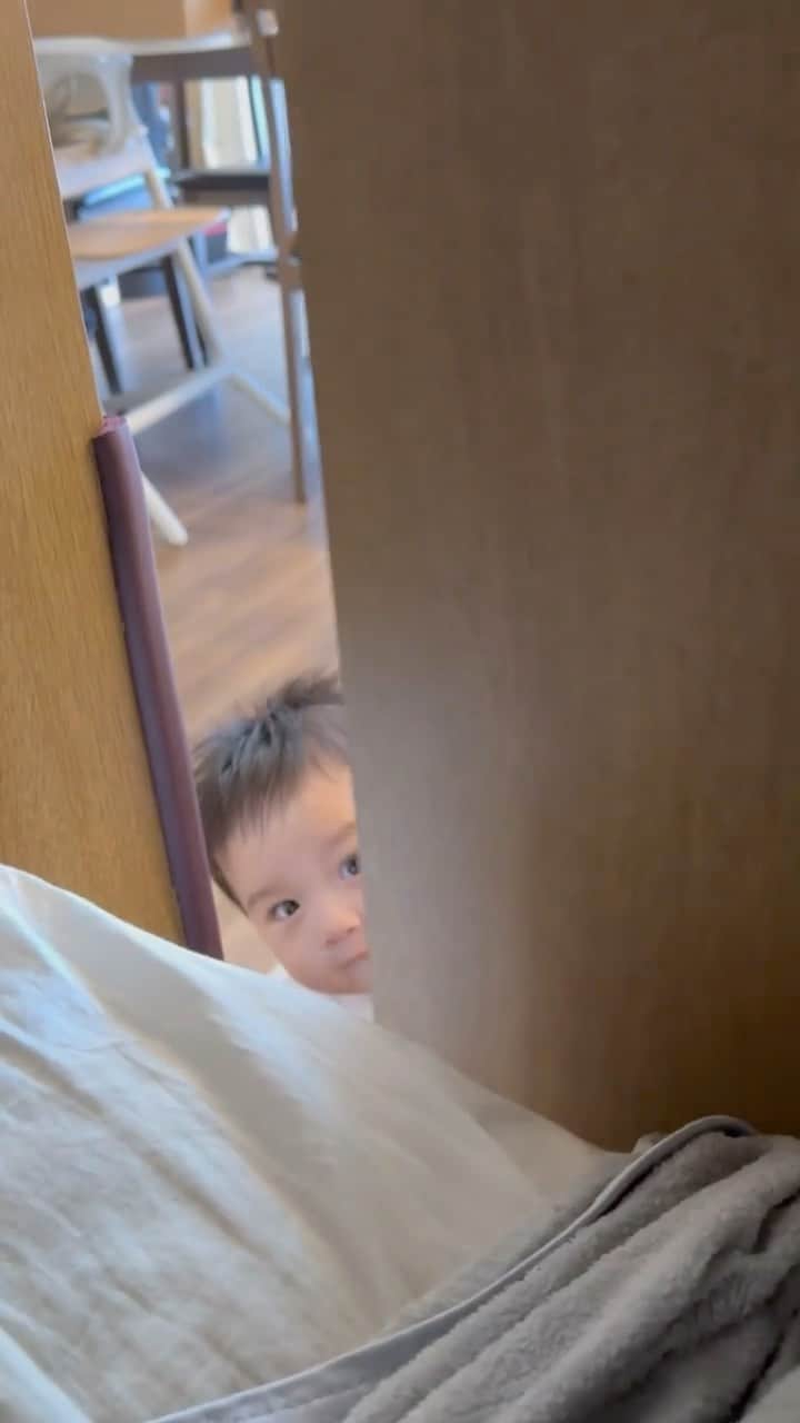 のインスタグラム：「毎日成長〜👶 スライドドアを開けられるようになりました👏 かわゆ😍 #甥活 #おばばか」