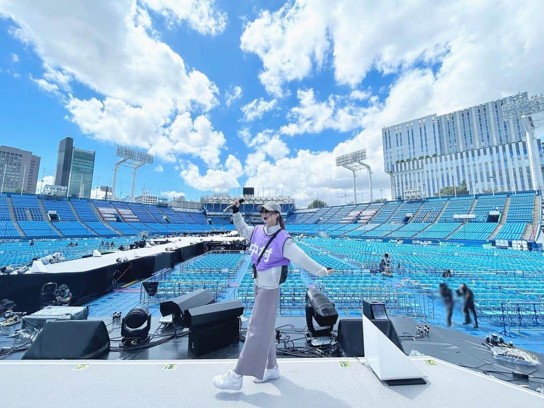 中村麗乃さんのインスタグラム写真 - (中村麗乃Instagram)「☽    真夏の全国ツアー2023、 どうもありがとうございました！   リハで空調服着てて風船みたいな気持ちになりました。🎈 Photo by やま      #乃木坂46  #真夏の全国ツアー  #明治神宮野球場 #中村麗乃」8月29日 17時33分 - n.reno_official