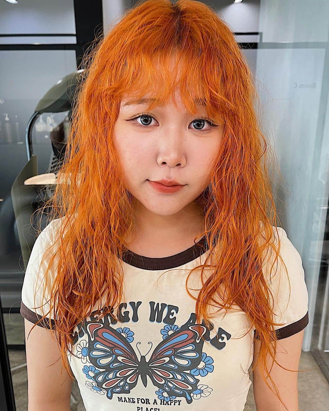 時田健太のインスタグラム：「ブリーチ後にかけたブリーチパーマとオレンジ  大っきめのでかけるハイトーンパーマもオススメ  ブリーチ履歴0 パーマ履歴1回  #ブリーチパーマ#ハイトーンパーマ#ブリーチパーマ原宿 #ブリーチパーマ東京#パーマ #パーマ女子#オレンジカラー#オレンジヘアー #オレンジヘアカラー」
