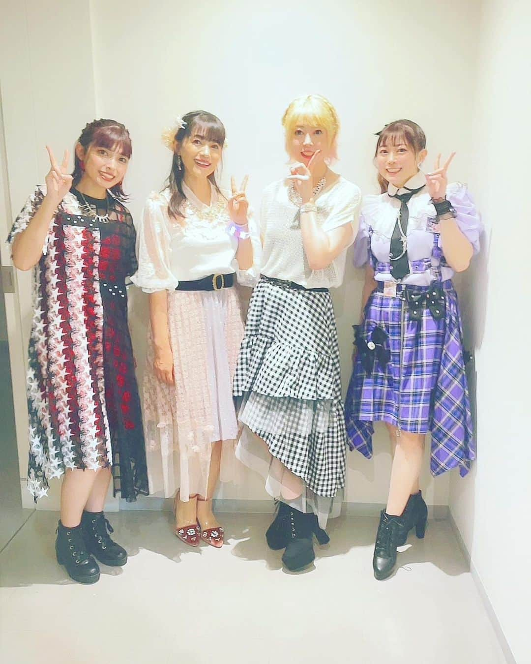 うちやえゆかさんのインスタグラム写真 - (うちやえゆかInstagram)「8月19日はプリキュアシンガーズ Premium LIVE HOUSE Circuit！でした♪ 東京での公演は、池袋harevutai 一週間ほど経って、振り返ってみてるやえ丼です。  会場にお越しくださったみなさん、配信をご覧 くださったみなさん、応援してくれていたみなさんありがとうございました🎶  プリキュア5年目までの歌手、 #五條真由美 #うちやえゆか #工藤真由 #宮本佳那子の、#キュアカルテット。 まさかまた4人で、プリキュアの歌を歌えるライブができるなんて。 一緒に歩んできた仲間である4人と、再び心に残る1日が過ごせました☆  これもみなさんがプリキュアを応援してくれて いるからこそ、叶ったライブだと思います。 これまでありがとう！これからもどうぞ よろしくお願いします。 プリキュア20周年である今年は、 本当に驚きと感謝でいっぱいの日々です◌ ͙❁˚  まだまだ書きたいことが…。長くなっちゃう。 続きはブログをご覧いただければと思います→ https://blog.excite.co.jp/uchiyae/241913747/  #プリキュア #プリキュアライブサーキット #プリキュアライブ  #ふたりはプリキュア #ふたりはプリキュアmaxheart  #ふたりはプリキュアsplashstar #プリキュア5 #yesプリキュア5gogo   #掛け声 #手拍子 #笑顔 #笑い声 #拍手 #応援 #感謝感激 #ありがとうございます #Live #池袋 #harevutai」8月29日 22時58分 - yukauchiyae