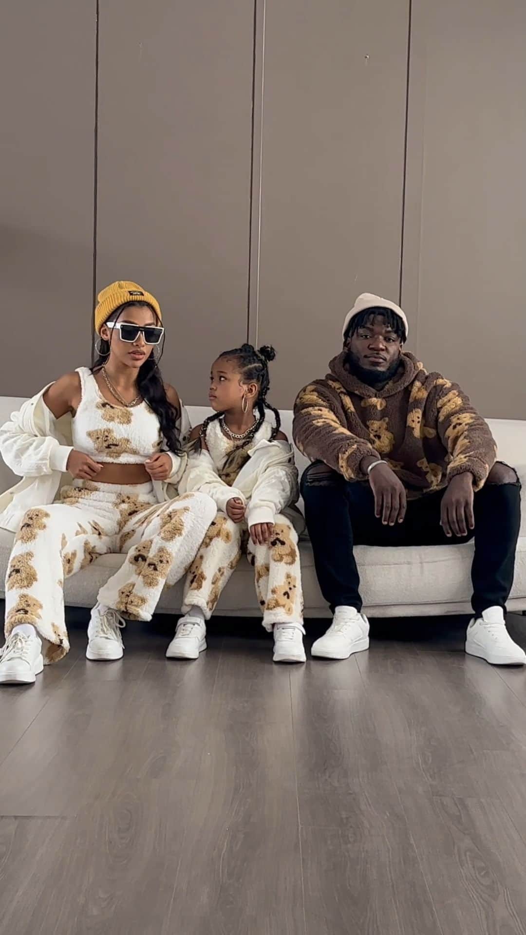 SHEINのインスタグラム：「Matching with the fam never looked so good 🕺🏽💃🏼 @shein_kids  #SHEINKIDS」