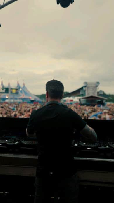 Spinnin' Recordsのインスタグラム：「Sander van Doorn's new drop will blow your mind 🤯 'Let It Drop' is out now everywhere!」