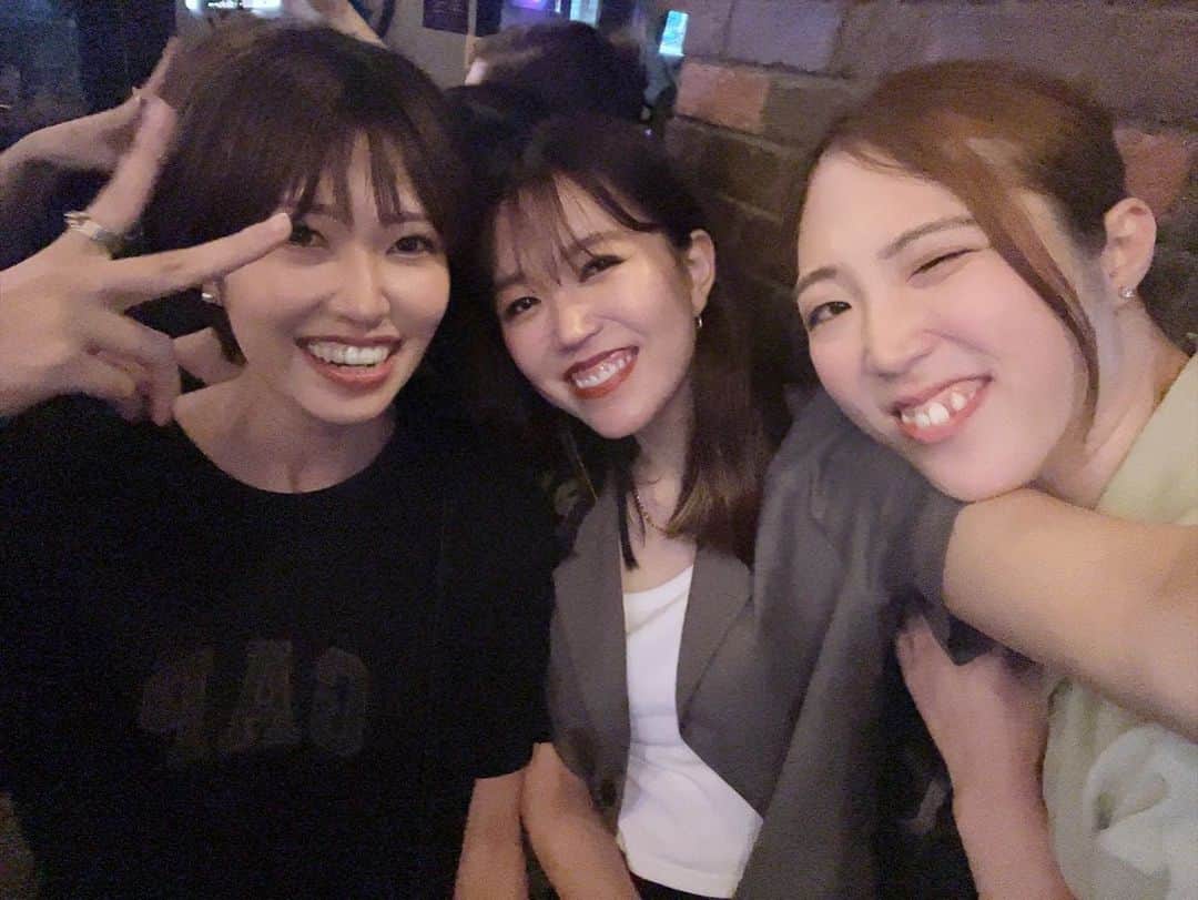 野村明日香のインスタグラム：「⁡ ⁡ 記憶では卒業ぶりだから 10年以上ぶりのさや姉だったのに全然そんな感じしなかったし 相変わらずヤンキーですき🫶🏻 ⁡ 先輩と思ってないけどほんとのお姉ちゃんみたいに思ってるよ😇😇 うちら適当な感じが似てるもんね😇😇？」