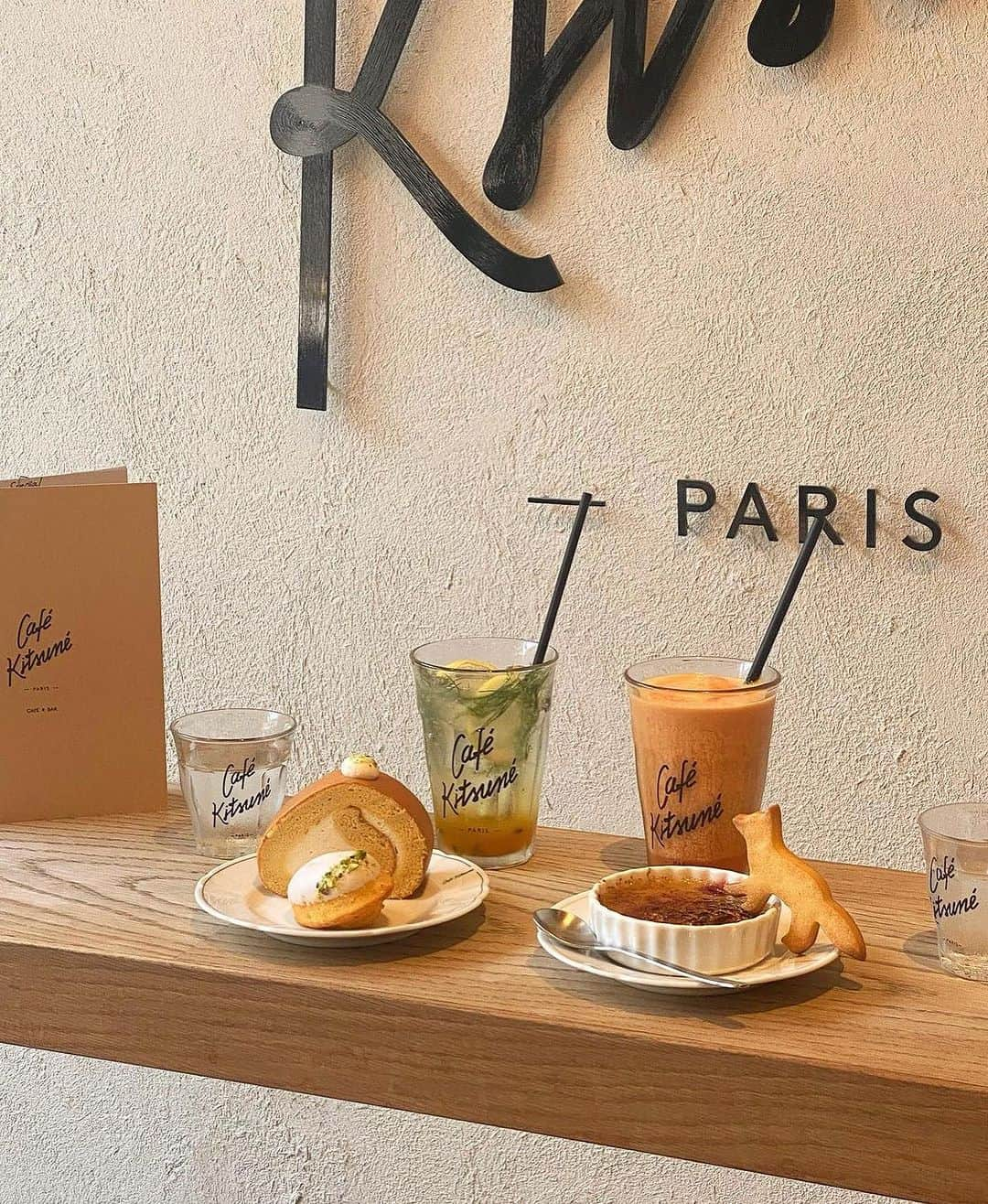 Café Kitsuné Parisさんのインスタグラム写真 - (Café Kitsuné ParisInstagram)「A world of flavor at #CafeKitsuneAoyama, each sip and bite is a journey of taste and delight 🍰☕」8月29日 17時44分 - cafekitsune