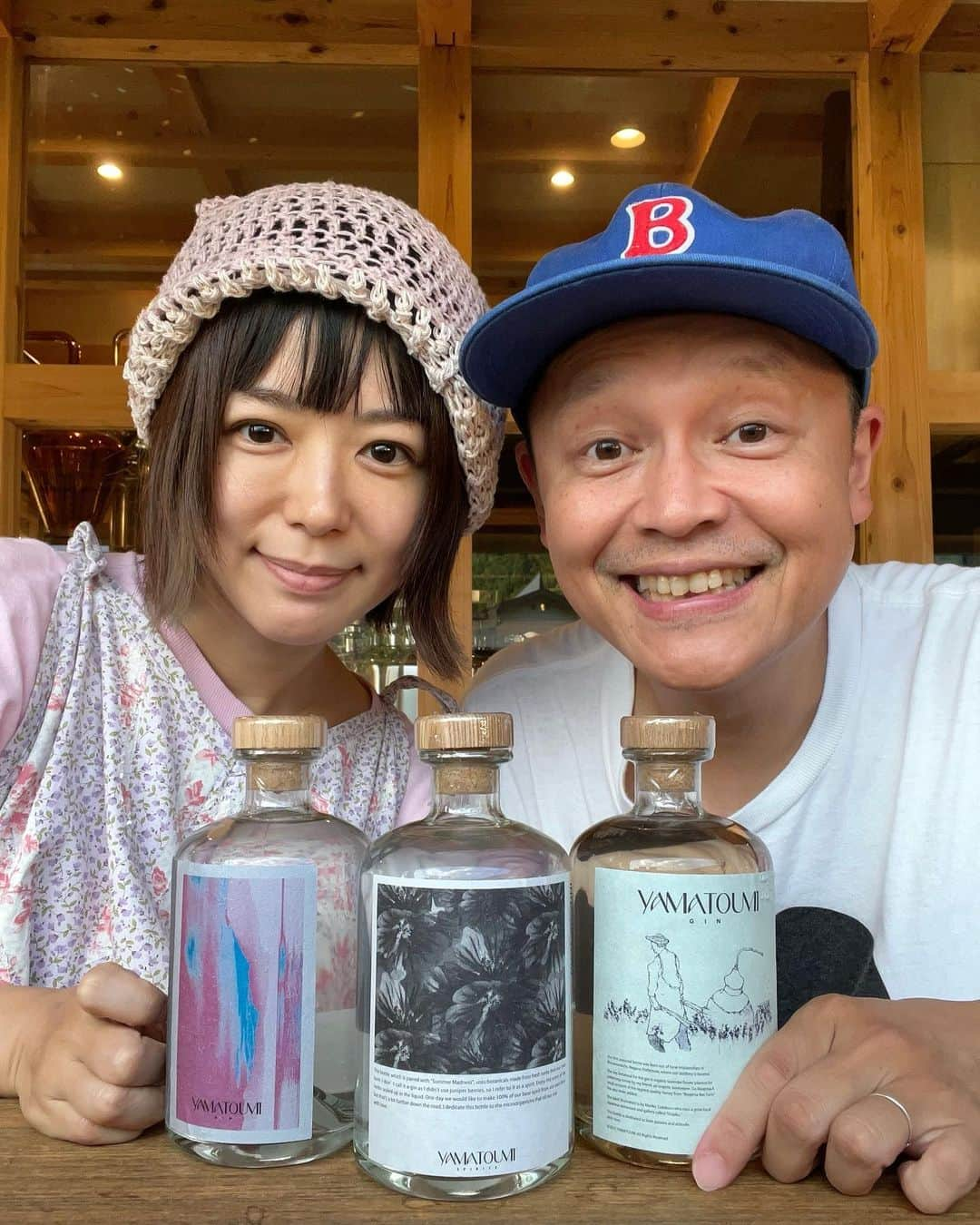 ファンタジスタさくらだのインスタグラム：「@yamatoumi_farm_and_distill  友達がはじめたクラフトジンの蒸留所にあそびにきた🌿  長野の野尻湖畔にある蒸留所は、お庭で採れたハーブの香りであふれてて、パッとみたら憧れの暮らしだけど色々と話を聞かせてもらって、日々の努力の積み重ねが人を幸せにする良いものをつくるんだよね、と考えた ながい積み重ね  環境、景色すべて最高、長野良いなぁ」