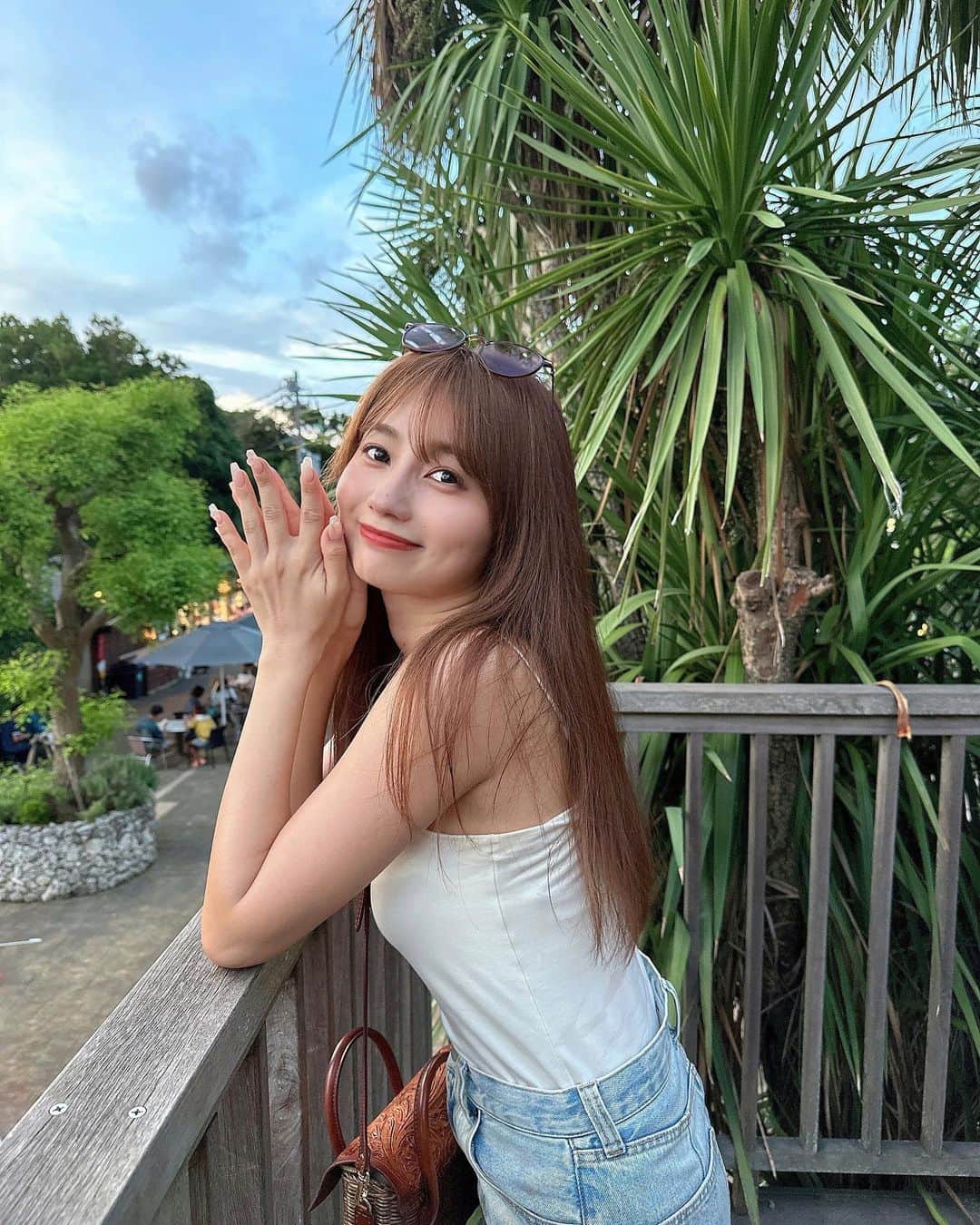 細沼紗花のインスタグラム：「.  キャミソールにサングラスに… 夏って感じね🫶🏼  夏の思い出沢山作れた！！ 20代は時間の流れ早すぎるから 1日1日を大事にしていきたい😽  . #江ノ島#江ノ島カフェ#江ノ島グルメ  #キャミソール#キャミ」