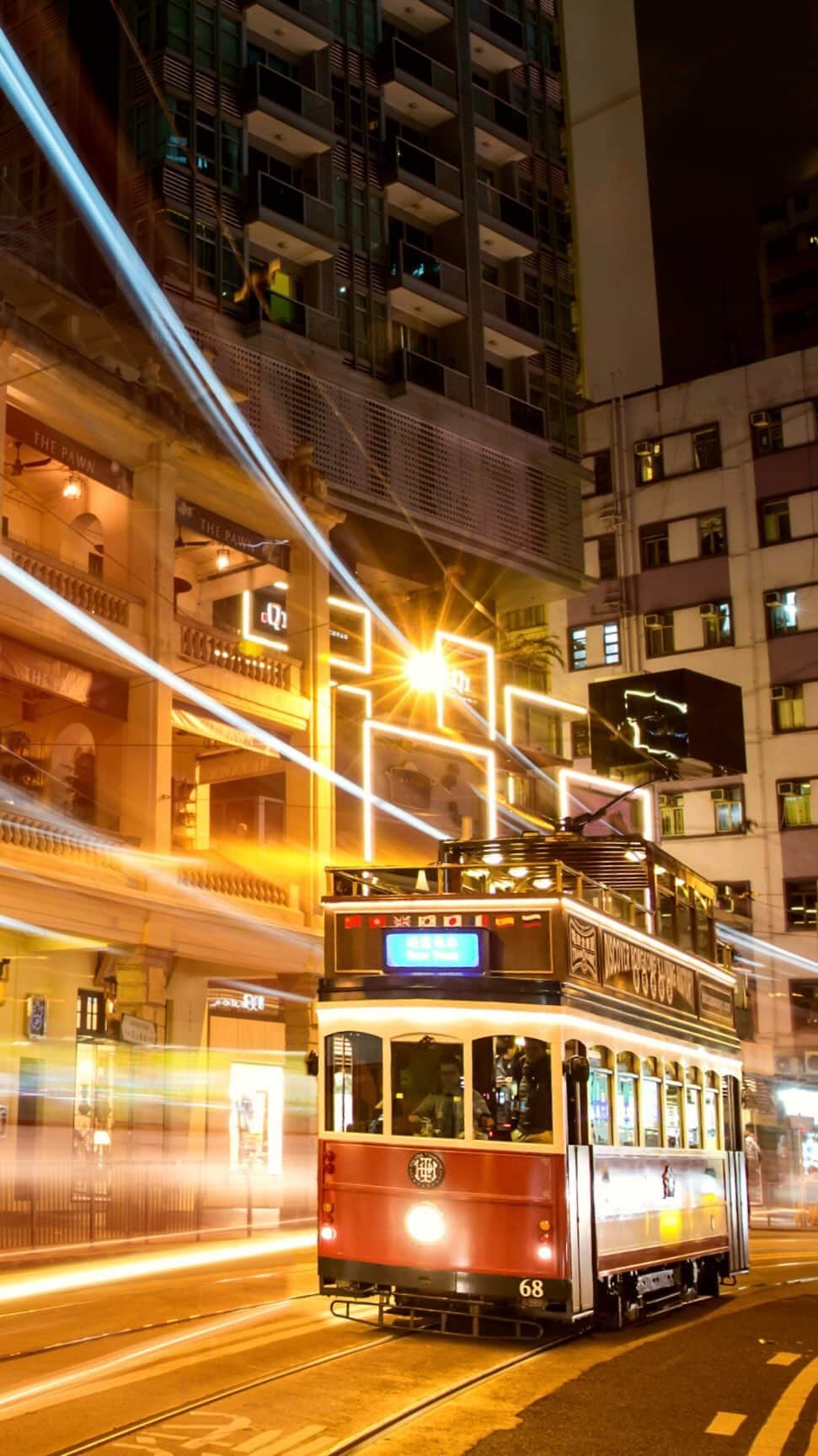 Discover Hong Kongのインスタグラム：「All aboard the TramOramic Tour!🚂🚏Hop on the iconic 1920s-style open-top tram and get ready for a breathtaking ride through the city‘s vibrant culture, rich history, and stunning skyline🏙️ as you glide through its bustling neighborhoods. Check out our exclusive 101 guide just for you before your next ride! 🛤️  香港「電車全景遊」立即開動！🚂🚏帶你登上上世紀20年代嘅仿古開篷電車，天際線下細意暢遊港島區最具歷史文化嘅社區、金融商貿心臟地帶🏙️、仲有必去購物熱點！預訂套票前，不妨睇睇我哋呢段101指南，睇睇路線有乜特色！🛤️  #TramOramic #HelloHongKong #DiscoverHongKong  🚂🚏🚂🚏🚂🚏🚂🚏🚂🚏🚂🚏🚂🚏🚂🚏🚂🚏 Hong Kong welcomes you✈️! Now travellers can get ‘Hong Kong Goodies’ 🛍️vouchers including one FREE welcome drink🍸 in the hottest bars! Check out the details here: bit.ly/HelloHKgoodiesEN. Hope to see you all soon! 香港歡迎你✈️！而家遊客仲可以享用「香港有禮🛍️」消費優惠券，去得獎酒吧免費飲返杯🍸🍹！詳情請留意 bit.ly/HelloHKgoodiesTC」