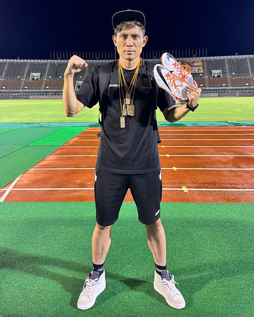 森脇良太のインスタグラム：「【J2昇格祈願札】  愛媛FCのスポンサーさんでもあるフジ様『FUJI』に【J2昇格祈願札】を作って頂きました😊  前節の讃岐戦ではスタジアムに入る時出る時に付けさせてもらい一緒に戦いました🔥  J2昇格への想いを込めて作ってくれたので、その想いに応えられるように頑張ります💪💪💪  #祈願札 #fuji  @ehimefc12  @jleaguejp  #愛媛FC #Jリーグ #J3 #football」