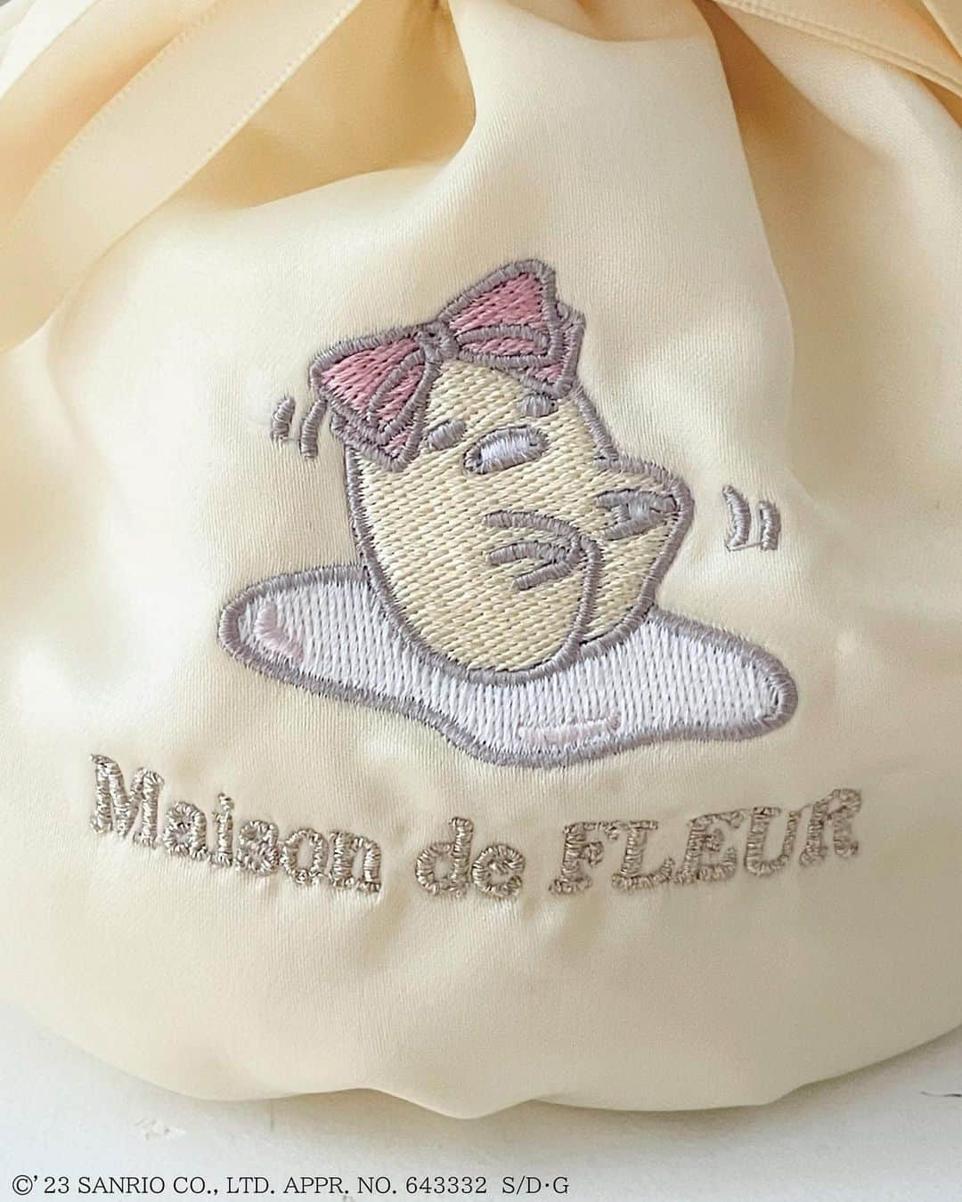 maisondefleur_pressさんのインスタグラム写真 - (maisondefleur_pressInstagram)「【Special Collaboration】  ＼受注生産／ Maison de FLEUR  × gudetama  公式通販ストライプクラブ、ZOZOTOWNで 8/30(wed)20:00～受注受付開始！   「ぐでたま」10周年と Maison de FLEUR 10周年の ダブルアニバーサリーをお祝いした 初のコラボアイテムが登場♪  Maison de FLEUR のアイコンであるリボンを つけておめかしした「ぐでたま」に注目です🎀  ---------------------------  ○受注期間 8/30(wed)20:00～9/18(mon)23:59  ○お届け予定 12月中旬-下旬頃  ※サンプルにて撮影を行っております。 実際にお届けする商品と仕様やサイズが 若干異なる場合がございます。  ━━━━━━━━━━━━━━━ ︎︎︎︎☑︎ぐでたまダブルリボンギャザートートバッグ ￥6,600 tax in  ☑ぐでたまクリアポケットトートバッグ ￥7,900 tax in  ☑ぐでたま巾着 ￥4,400 tax in  ☑ぐでたまパスケース ￥6,000 tax in . . #maisondefleur #メゾンドフルール #10ème #anniversaire #sanrio #サンリオ #コラボレーション #コラボアイテム #サンリオコラボ #コラボレーションアイテム #limited #ぐでたま #gudetama #ぎゅでちゃま #10周年 #トートバッグ #クリアバッグ #トート #ポーチ #パースケース #大容量 #kawaii #可愛い」8月29日 17時58分 - maisondefleur_press