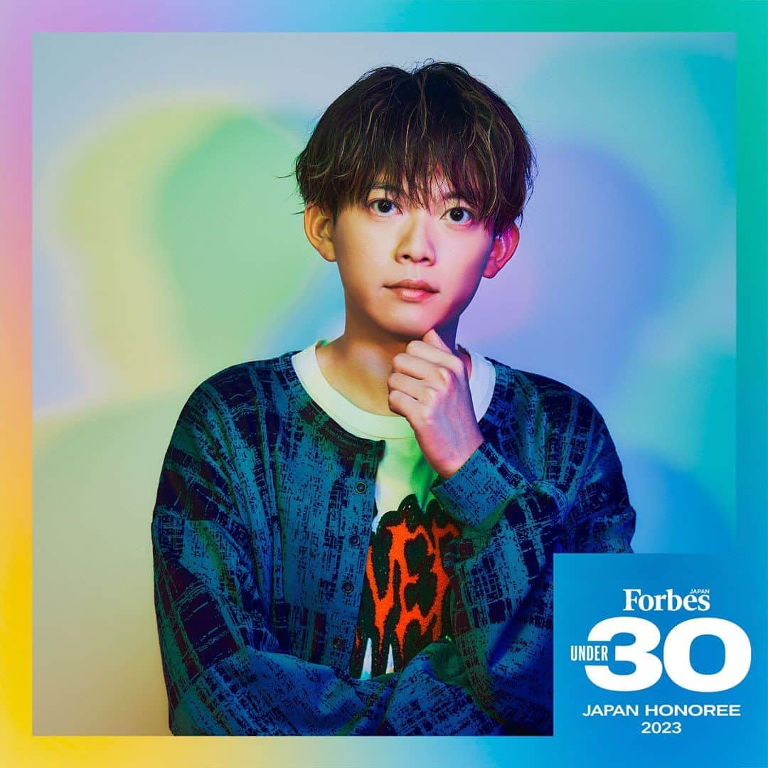 松丸亮吾のインスタグラム：「うおおおお！なんとこのたび…！！  #Forbes JAPAN 30 UNDER 30 2023 「世界を変える30歳未満」に選ばれました！！🙇🏻‍♂️  実は世界中で開催されている #謎解き #脱出ゲーム 。  日本から世界に仕掛ける人はまだあまりいないので、世界中の人があっと驚く謎解き作れるよう頑張ります！！夢は続く…！！」