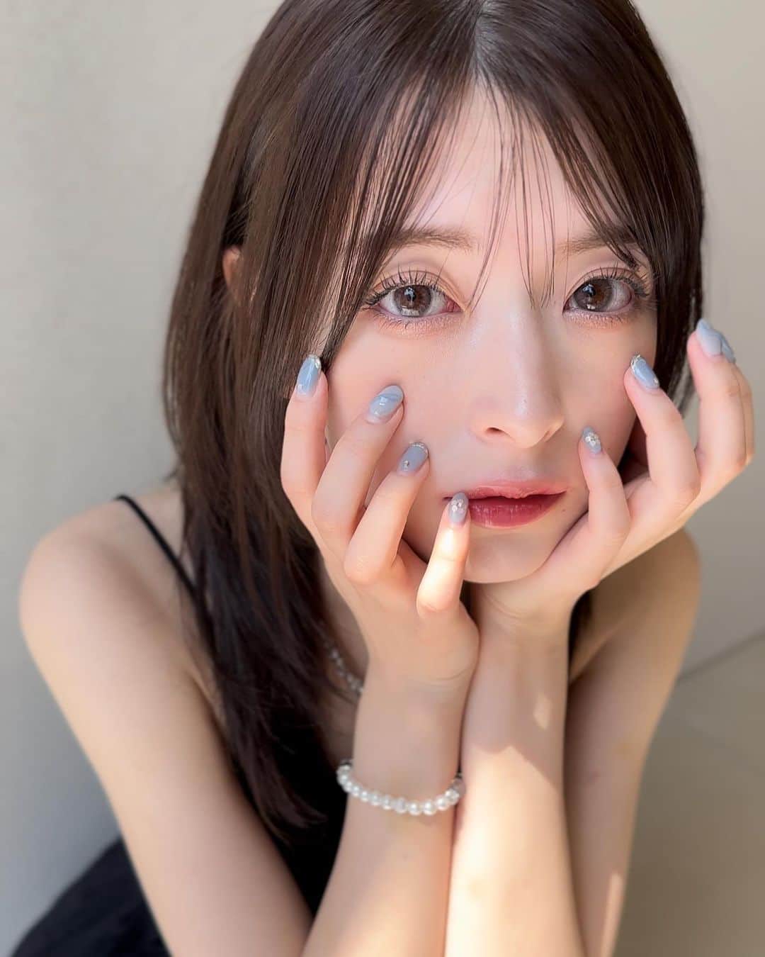 のインスタグラム：「夏になると毎年爪を水色にしてる気がします 💧💧 . . みささんいつもありがとうです!!  #nailart #nail #ネイルデザイン  #水色ネイル  #ジェルネイル」