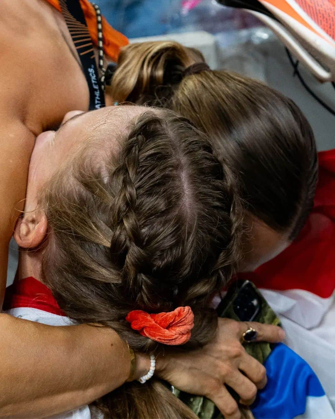 ラウラ・デ・ウィットさんのインスタグラム写真 - (ラウラ・デ・ウィットInstagram)「MOOD 😀🥹🤳🤗😳👩‍👩‍👧‍👧🗣️😘  #WorldAthleticsChamps」8月29日 18時14分 - lauradewitte