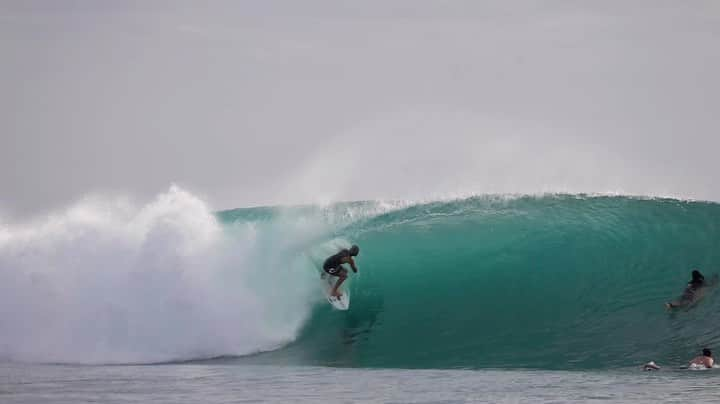 オーウェン・ライトのインスタグラム：「It’s just few days until @ripcurl and @surfaid #MakeAWave challenge kicks off on Sep 1st! I’ll be surfing 30 days in September to help bring clean water, healthcare and food to remote locations like in this video! Some of my favourite waves are in remote locations,  so it only made sense to try raise money to help support the communities in these locations.  Join me at www.makeawave.co   edit by @grigs_  film @tygphoto」