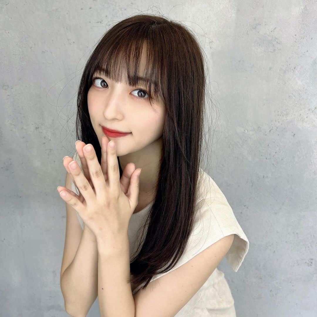 石井陽菜さんのインスタグラム写真 - (石井陽菜Instagram)「⁡ ⁡ ⁡ 前髪をつくって 毛先も整えてきました〜✂️ ⁡ ⁡ 少し重めの毛先にレイヤーをいれてもらったよ☻ ⁡ ⁡ いつもありがとうございます✨ ⁡ ⁡ #レイヤーロング #ヘアカット #ヘアスタイル」8月29日 18時15分 - ishii__haruna