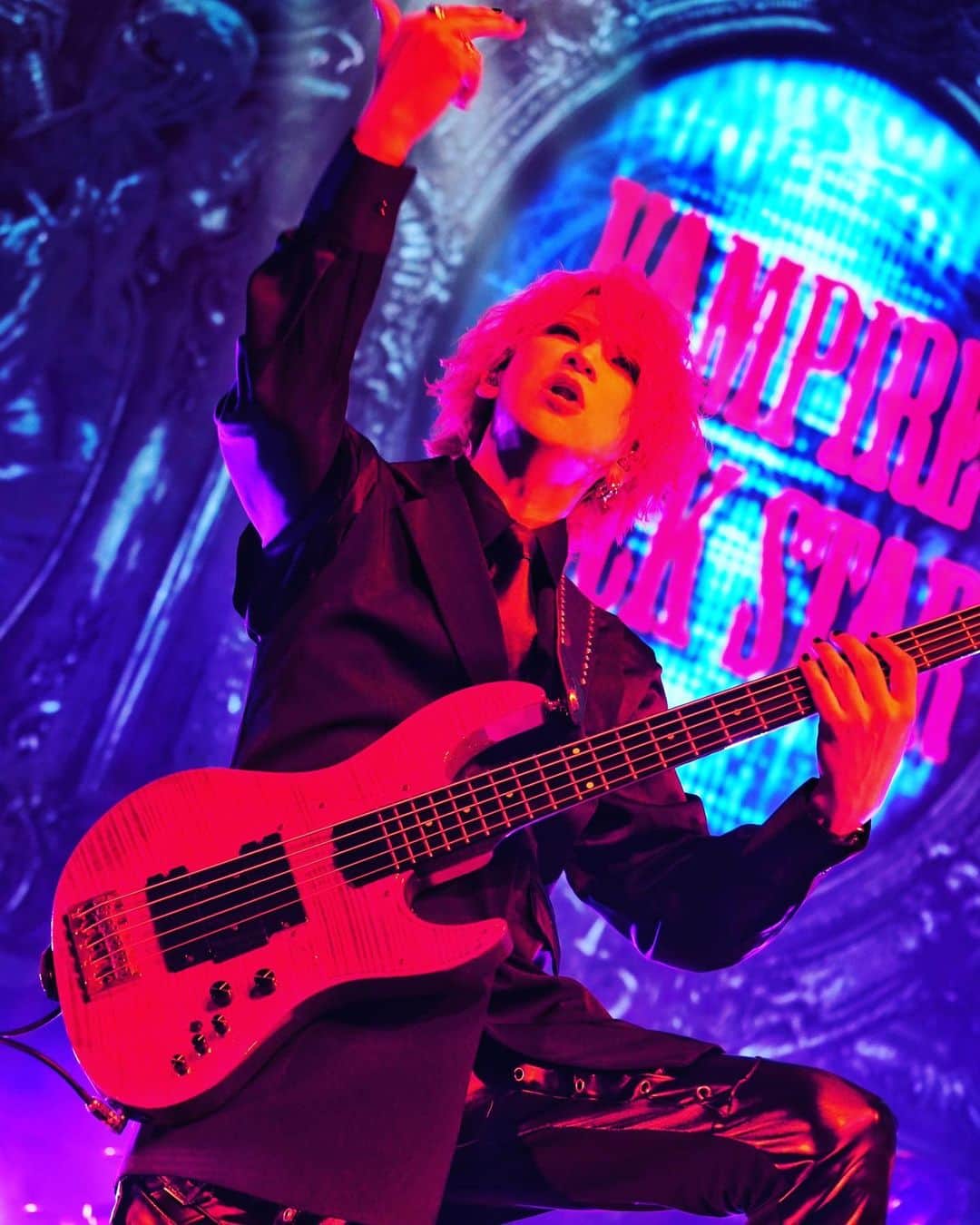Ikuoさんのインスタグラム写真 - (IkuoInstagram)「KAMIJO Solo 10th Anniversary Special Live 「LOUIS XVII」Zepp Shinjuku  #ikuo #bassist #bassplayer #kamijoversailles  #espbass」8月29日 18時30分 - ikuobass