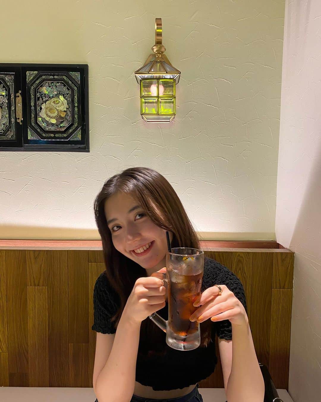 宮本和奏のインスタグラム：「美味しい食べ物を食べている時が1番幸せ🤍  みんなは学校いつからー？🫣 もう始まった子もいるのかな、！ ・ #宮本和奏」