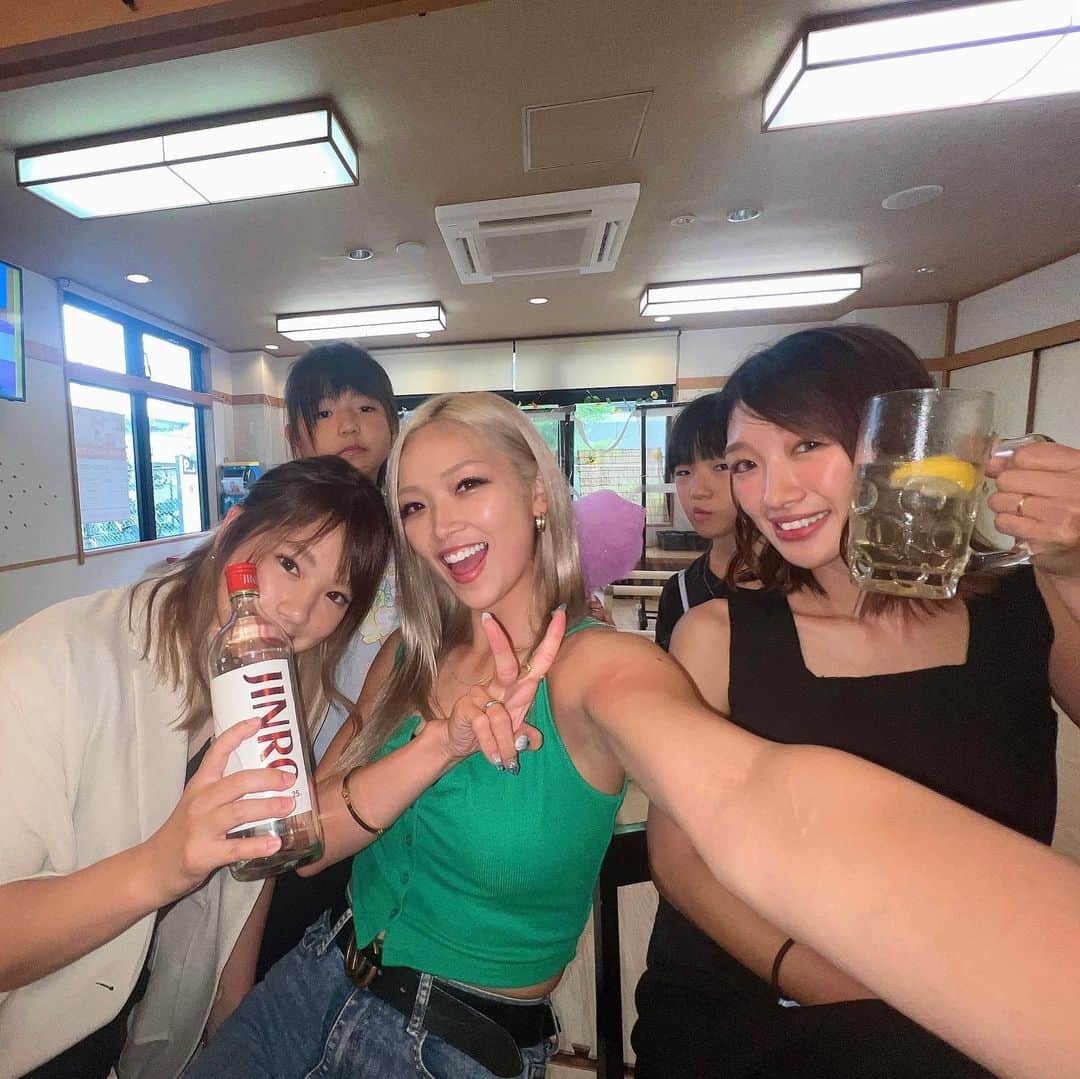MIIKAさんのインスタグラム写真 - (MIIKAInstagram)「お盆楽しすぎた♡ 久しぶりのリカに会えた🥹 連続で遊びすぎて体が悲鳴。笑 久しぶりに12時間近く眠ってた⏰笑 . . #友達#アルコール#飲み会#酒飲み #friend #いいね返し#okinawa#travel#love#instapic#followme #いいねした人で気になった人フォロー」8月29日 18時40分 - miicyan430