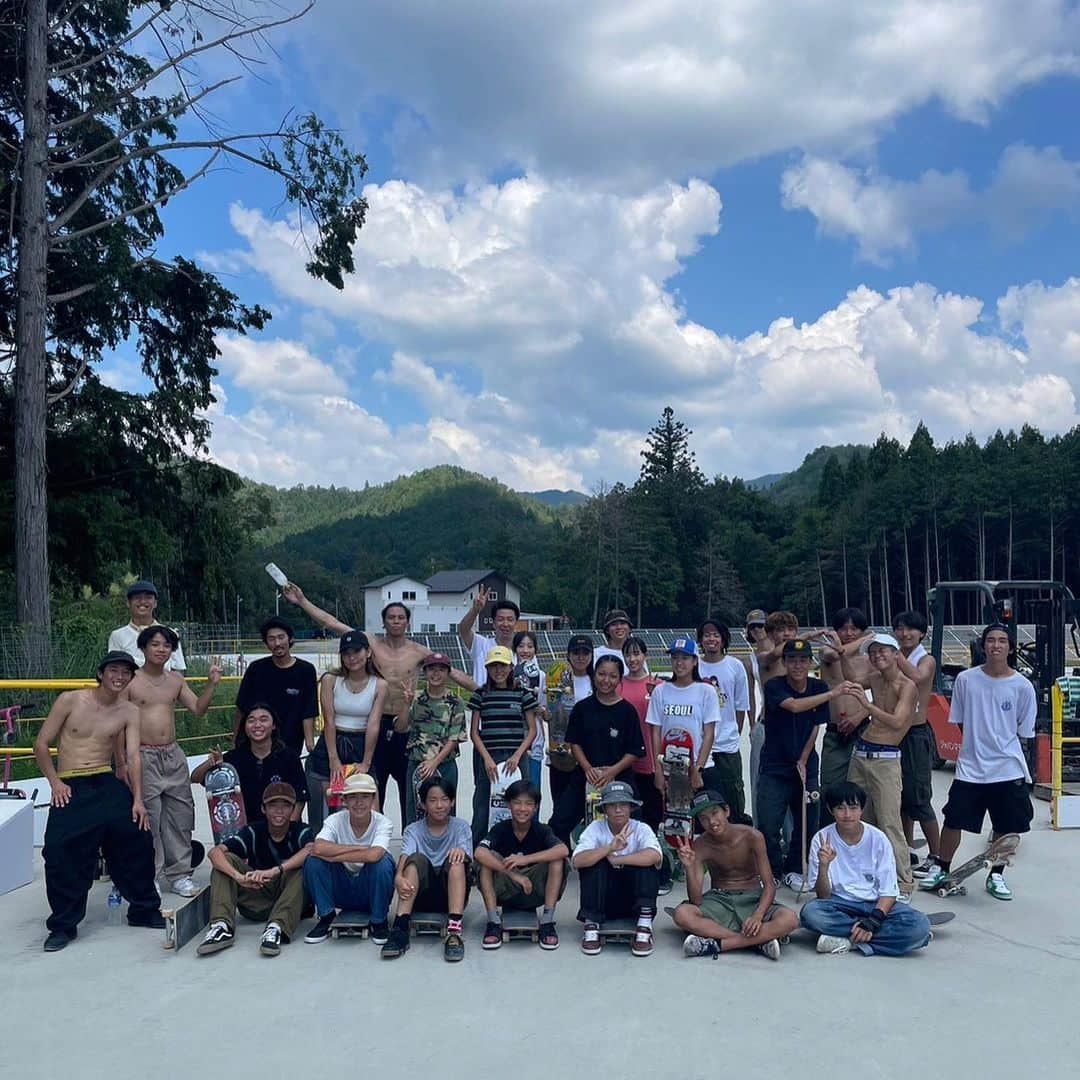 青木勇貴斗のインスタグラム：「Element skatecamp🏕  来てくれた皆さん、スタッフの皆さんありがとうございました。最高に楽しかったです🔥  #elementskatecamp #skatelove」