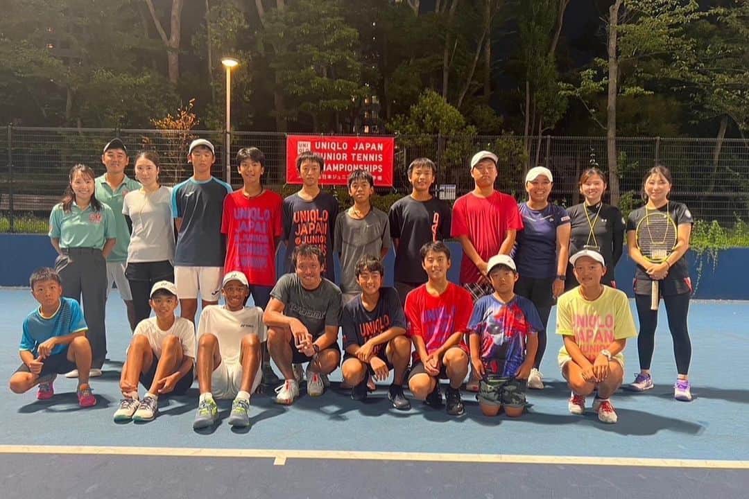 奈良くるみさんのインスタグラム写真 - (奈良くるみInstagram)「昨日ユニクロ全日本ジュニアテニス選手権2023の全日程が無事終了いたしました。  大会を通して、ジュニアの子供たちの情熱と努力、嬉し涙、悔し涙、そしてスポーツマンシップに心から感動し、勇気をもらいました。  私自身、トーナメントディレクターとして初めてこの大会に携わることができ、不慣れなことも多くありましたが、ジュニアの子供たちとの触れ合い、保護者、コーチの皆様、運営に携わっていただいた全ての方々、そしてスポンサーの皆様、たくさんの方々のサポートのおかげで、様々な新たな取り組みに挑戦することができました。大会に関わってくださったすべての皆様に、心からの感謝を伝えたいです。  これからも子供たちの夢を全力で応援し、未来への糧となる経験を少しでも多く提供していきたいと思っています。 来年さらに良い大会にできるように頑張りますので、引き続きよろしくお願いいたします。  ユニクロ全日本ジュニアテニス選手権2023 トーナメントディレクター 奈良くるみ  📸 神戸崇利 #ユニクロ全日本ジュニアテニス選手権2023 #UNIQLOJAPANJUNIORTENNISCHAMPIONSHIPS2023 #有明テニスの森 #全日本ジュニアテニス #UJTC #トーナメントディレクター  #奈良くるみ  #kuruminara  #テニス  #tennis  #テニスプレイヤー  #tennisplayer」8月29日 18時42分 - kurumi.nara