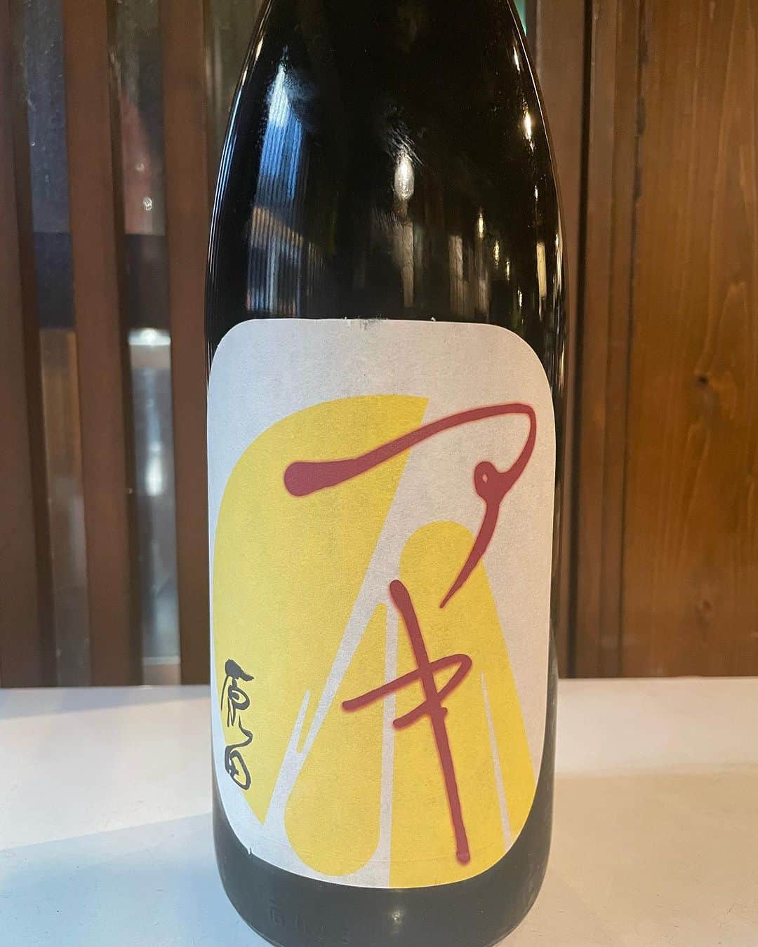 のインスタグラム：「どうも!福島のおっきゃがりです😃  今回の新しい日本酒は  原田　特別純米ひやおろし　アキ　山口県  夏の間、涼しい蔵の中で過ごした酒は熟成が進むにつれてしぼりたて特有の若々しい苦みや渋みが和らぎ、まろやかな味わい！冷やでも燗でも愉しんでいただけるひやおろしです。  まだまだ暑さは続きそうですが、食材や日本酒などもうすぐ訪れる秋を楽しむのも面白そうですね！  皆様のご来店お待ちしております🍶  ーーーーー海鮮と寿司ーーーーー   季楽酒場おっきゃがり  　　　　　-営業時間-  　　平日17 :00〜25:00(Lo24:00)  土日祝17:00〜25:00(Lo24:00)  　　　　　-電話番号-  　　　　06-6454-3511  　　　　　　-住所- 　　大阪市福島区福島７丁目 　　　　　２-５ふくまる通り57    －－－－－－姉妹店－－－－－－ 　　うたげどころ　うぉっしゅ  　　　　　-住所- 　　北区曽根崎新地２丁目 　　　３-１３若杉大阪駅前ビル Ｂ1Ｆ  #オーゼットカンパニー #居酒屋 #寿司酒場 #日本酒 #魚 #海鮮 #アテ寿司 #寿司 #おっきゃがり #アルバイト募集 #ふくまる通りグルメ #魚しか勝たん #寿司しか勝たん #ぐるめすきな人と繋がりたい #酒すきな人と繋がりたい #さけすたぐらむ #大阪 #福島区 #福島区グルメ #うたげどころうぉっしゅ #好きな人がいること #うますぎ」
