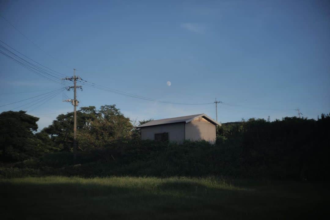 阿部裕介さんのインスタグラム写真 - (阿部裕介Instagram)「庭からの月」8月29日 19時00分 - abe_yusuke