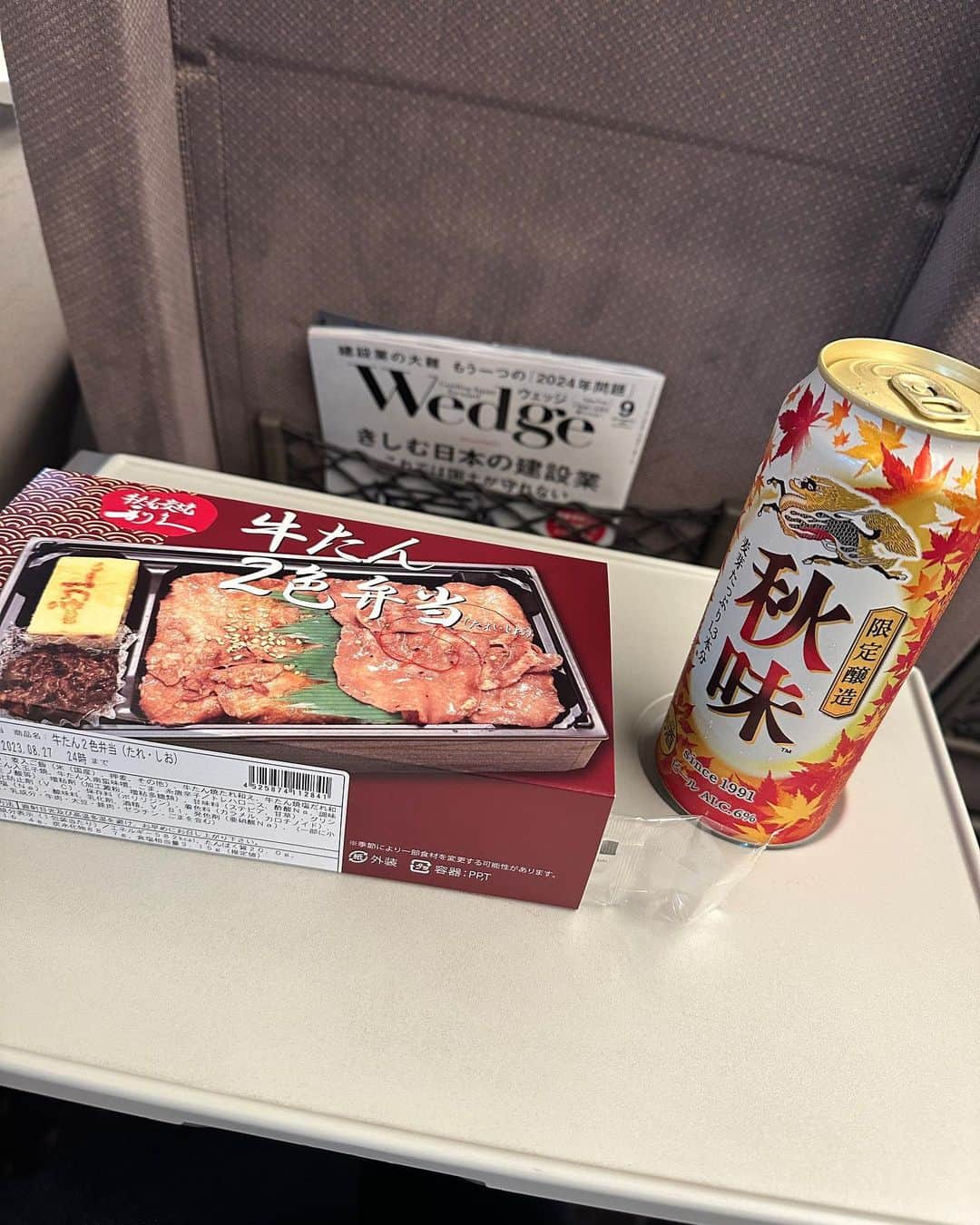 高木由梨奈さんのインスタグラム写真 - (高木由梨奈Instagram)「スプラトゥーン甲子園終わりに YouTubeで大会のアーカイブ見返しながら 余韻に浸りながら飲むビールは最高でした🥹🍺  時間がなくて慌てて買った牛タン弁当と共に。。笑  次は10/7.8に九州にお邪魔しますよ〜！✈️  今回は大阪グルメ堪能できなかったから次回の福岡は何か食べて帰りたいな☺️💭  #スプラトゥーン甲子園」8月29日 18時55分 - yurina_takagi