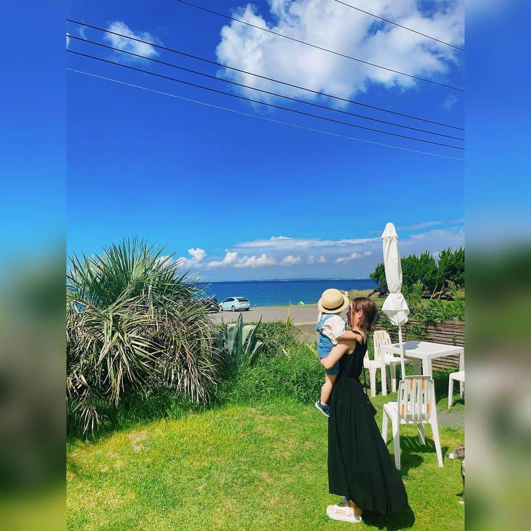 ayakaさんのインスタグラム写真 - (ayakaInstagram)「夏の思い出♡ 親友家族と一緒に〜🫶 めちゃくちゃ楽しすぎたー😭❤️ 海は子供を追いかけるのに必死で😂 紫外線浴びまくった1日♡  今回のメインは✨ はん君の海遊び🤭❤️  宿が近くないと、暑さから避難できないので💦 暑いのが苦手でも海遊びさせたくて海近くのお家へ♡♡  @hanpen0503  沢山遊んで沢山よしよししてもらって🥹❤️ 良かった〜😍  BBQからの夜のお菓子パーティーで♡ダラダラ食べちゃう習慣がちょっとついちゃったけどまたリセット頑張る〜🤩  来年はどんな海遊びになるかな〜♡楽しみ😍  #なつのおもいで #家族旅行👨‍👩‍👧‍👧 #onとoff #offモード  onにするまで時間かかるやつw」8月29日 18時58分 - ayaka_diet_