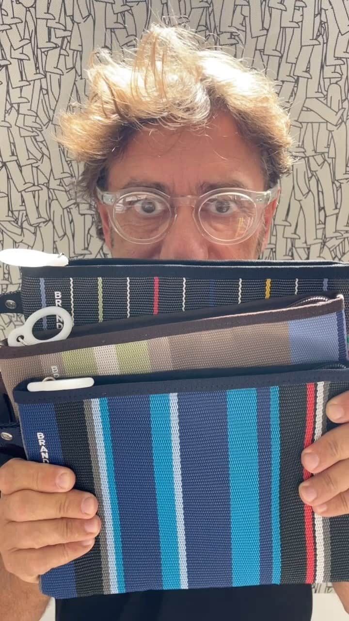 ブランディーナのインスタグラム：「Caccia al libro Maledetto + pochette Brandina.✨ Chi cerca trova….. 👉Solo venerdì 1 settembre nelle città di Cattolica, Riccione e Rimini. Buon divertimento! @marco.morosini @argentodorato_editore」