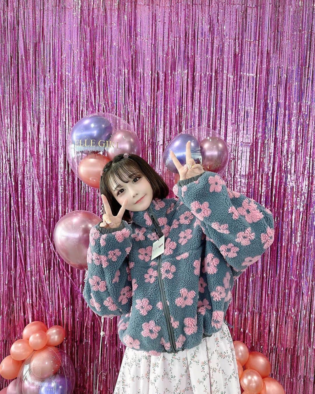 のインスタグラム：「@ellegirlfashion_jp 展示会いてきたよ〜💓この上着かわいくない❔   #おためし彼女 #おためしひなちゃん #ひなぷぅ #小山ひな #elle  #ellegirl」