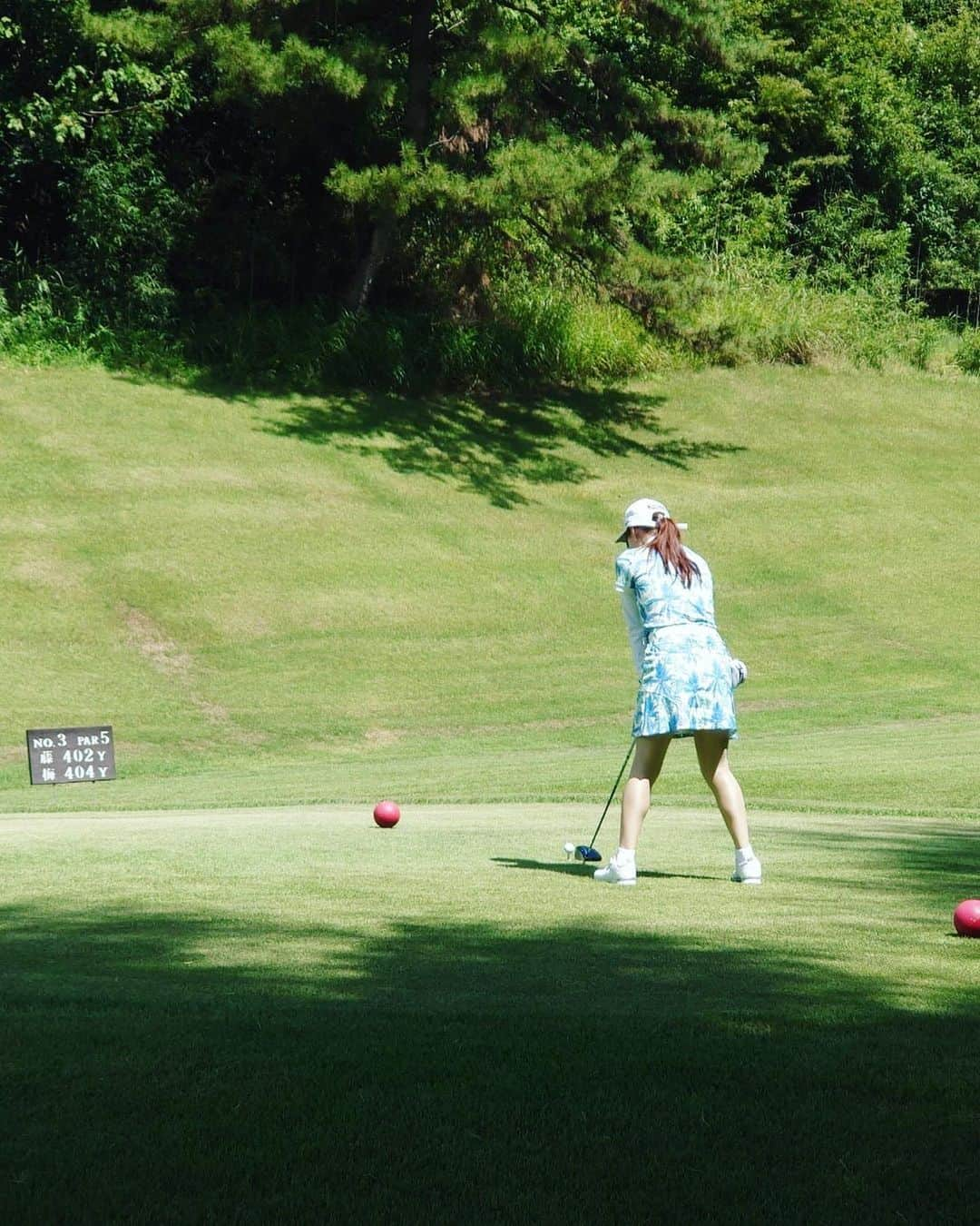 西村ケリーさんのインスタグラム写真 - (西村ケリーInstagram)「この日のゴルフは収穫多くて嬉しかった〜⛳️✨スコアは54/54の108🏌️‍♀️100切り頑張るっ☺️✨ 東京バーディークラブ名物のアップルパイ🍎とヨーグルトもお土産にゲット✨美味しかった〜🤍  ゴルフクラブ🏌️‍♀️は今　@prgrjapan と　@bridgestonesports_golf ⛳️❤︎  #ゴルフ #ゴルフ女子 #ゴルフコーデ #ゴルフウェア #ゴルフ大好き  #ゴルフ日和 #golf #golfwear #golfr #golf⛳️ #ゴルフコーデ #キスオンザグリーン  #ニューバランスゴルフ  #パーリーゲイツ #パーリーゲイツ女子 #東京バーディークラブ #ゴルフクラブ #🏌️‍♀️ #golfswing #golflife #junandrope #ドライバーショット #ドライバースイング #ドラコン #ゴルフスイング #うまくなりたい」8月29日 19時17分 - kellynishimura8