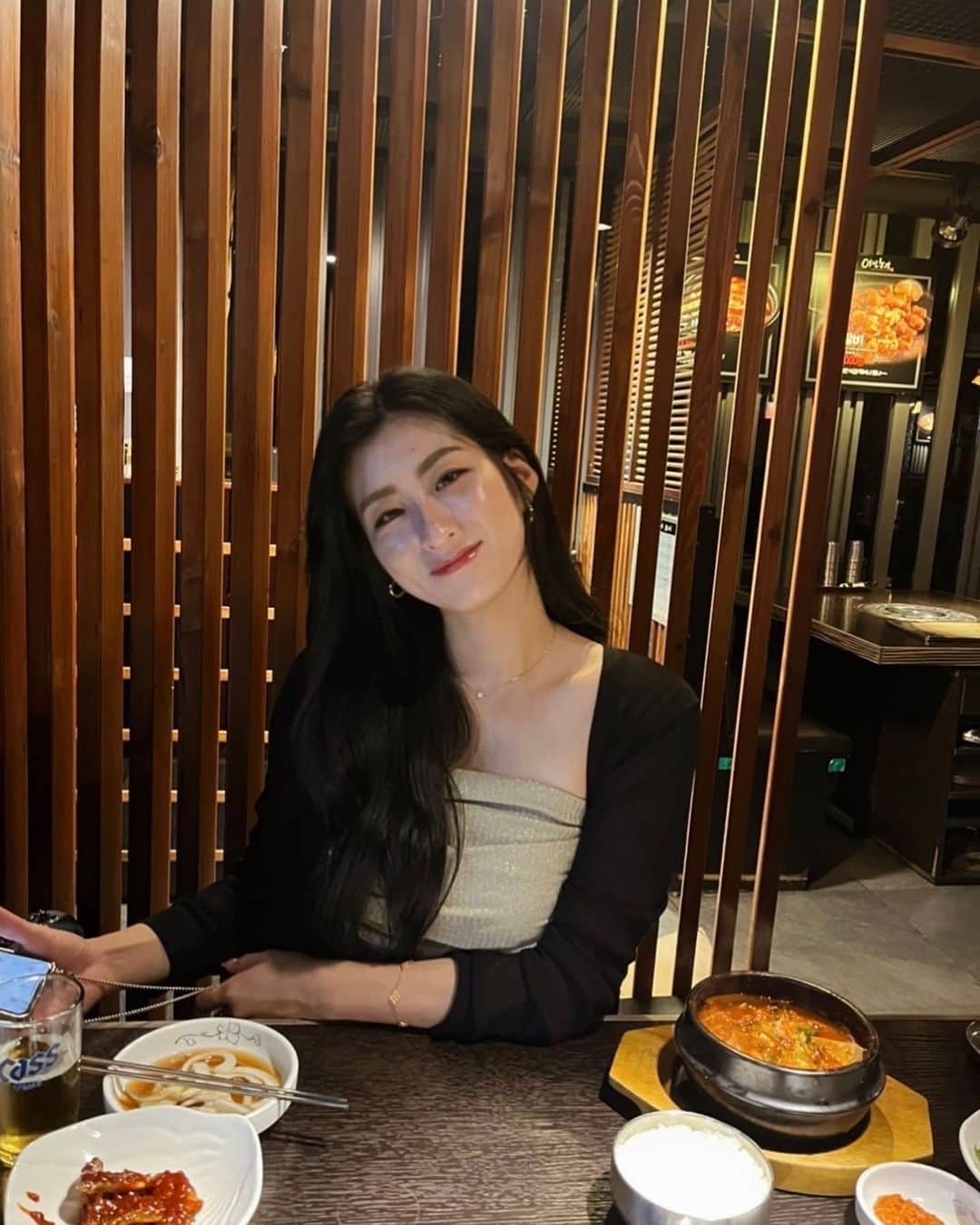 神崎裕女のインスタグラム：「🇰🇷🍖❤️  #過去pic #韓国 #韓国旅行 #旅行 #タビジョ #女子旅 #江南 #カンナム #ご飯 #韓国グルメ #海外 #海外旅行 #黒髪 #黒髪ロング #ソウル #ソウルグルメ #観光 #강남 #서울 #서울여행 #한국 #한국여행 #여행 #크린타올」