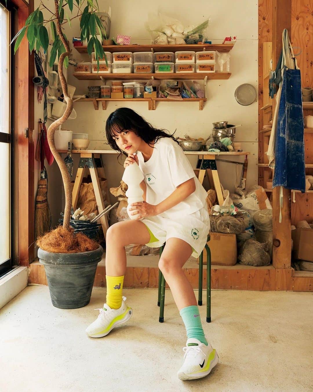 のインスタグラム：「走ること自体から 遠ざかっていたので、当然、 ランニングシューズもしばらく履いていなかった🫨 だからこそ、Nike InfinityRN 4は履き心地もデザインも すべてが新鮮🫶✨✨ 足の裏にあたるところがむにむに柔らかいのが新感覚。 軽いし、気持ちよく弾むように走れました🙋🏼‍♀️💕 ナイキアプリをダウンロードして記事を 読んでみて！🥰🙏🏼  @niketokyo @nike #SponsoredByNike #Infinity4 #NikeInfinityRN4 #ナイキ」