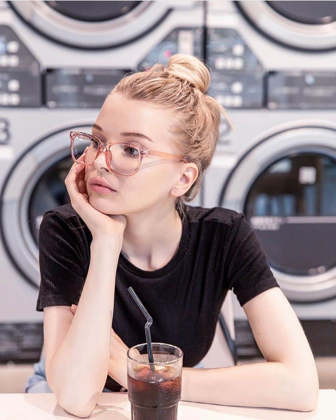 リリ・ヨハンソンのインスタグラム：「The thirst of having a normal life is overwhelming 💔」