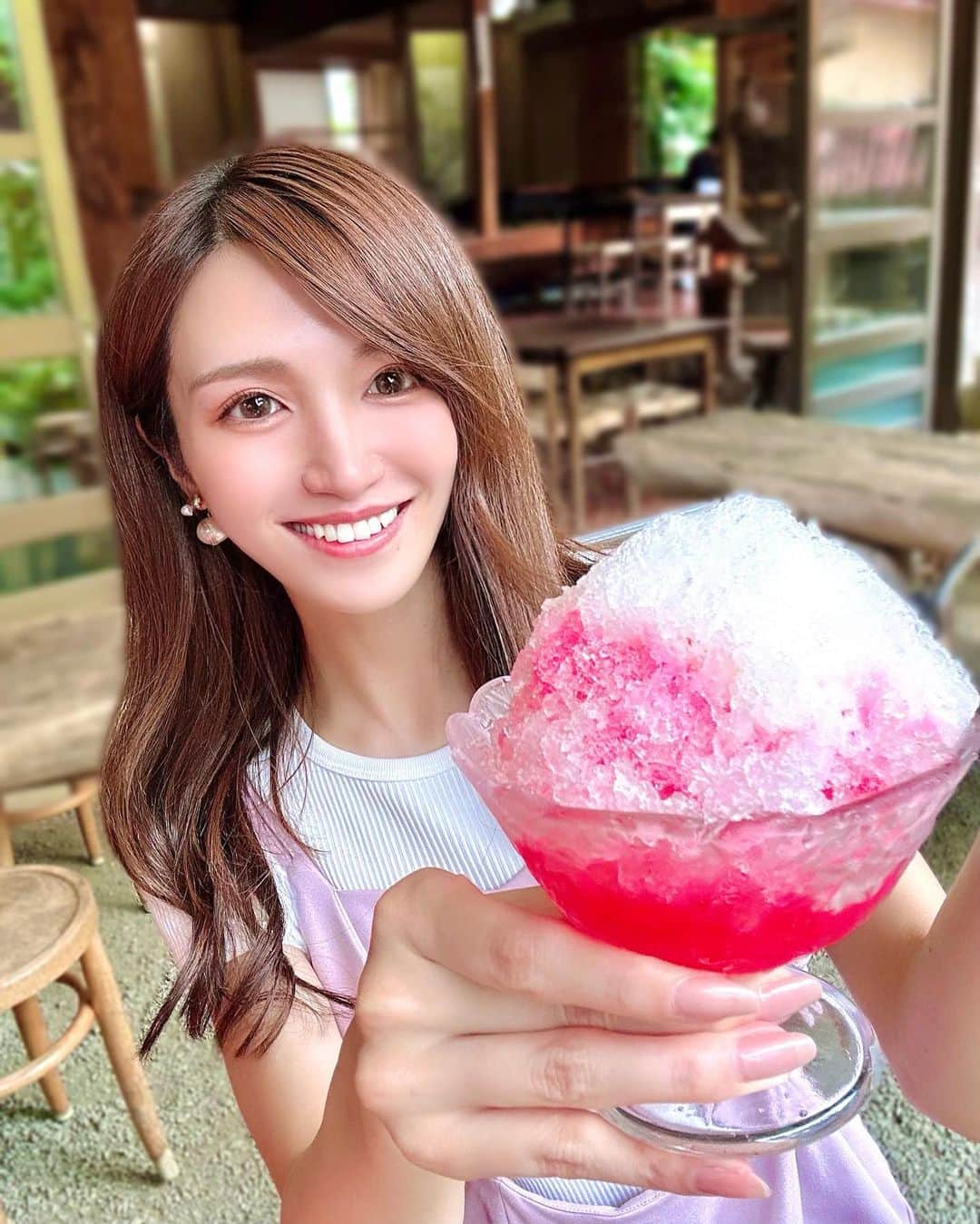 白瀬由莉のインスタグラム：「かき氷食べたくなる🍧  おとうふのコース🤤🤍（写真は一部 お水がおいしい山の中やと おとうふもかき氷もおいしくて🍧 川の近くはめっちゃ涼しかった🎐  日本もいい場所いっぱいあるねえ🤤  明日も素敵な1日を☺️🌈  🌷🧚🏻‍♀️🌻  #坂道と階段ののぼりおりで全身筋肉痛 #久しぶりに蚊にかまれた #都内には蚊がいない説」